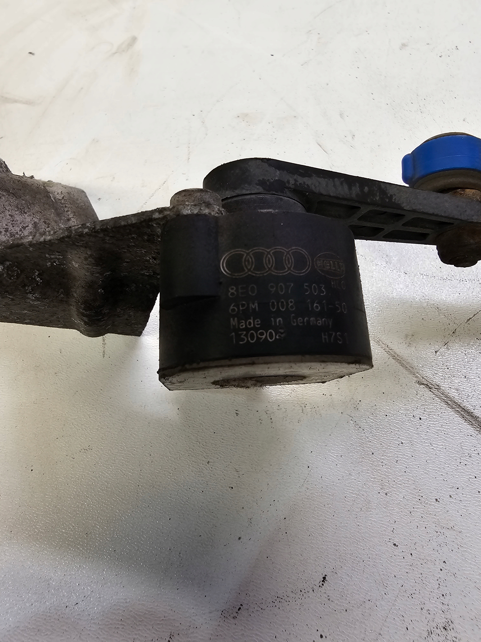 Sensor POZIOMOWANIA Leuchten AUDI A4 B7 8E0616571D