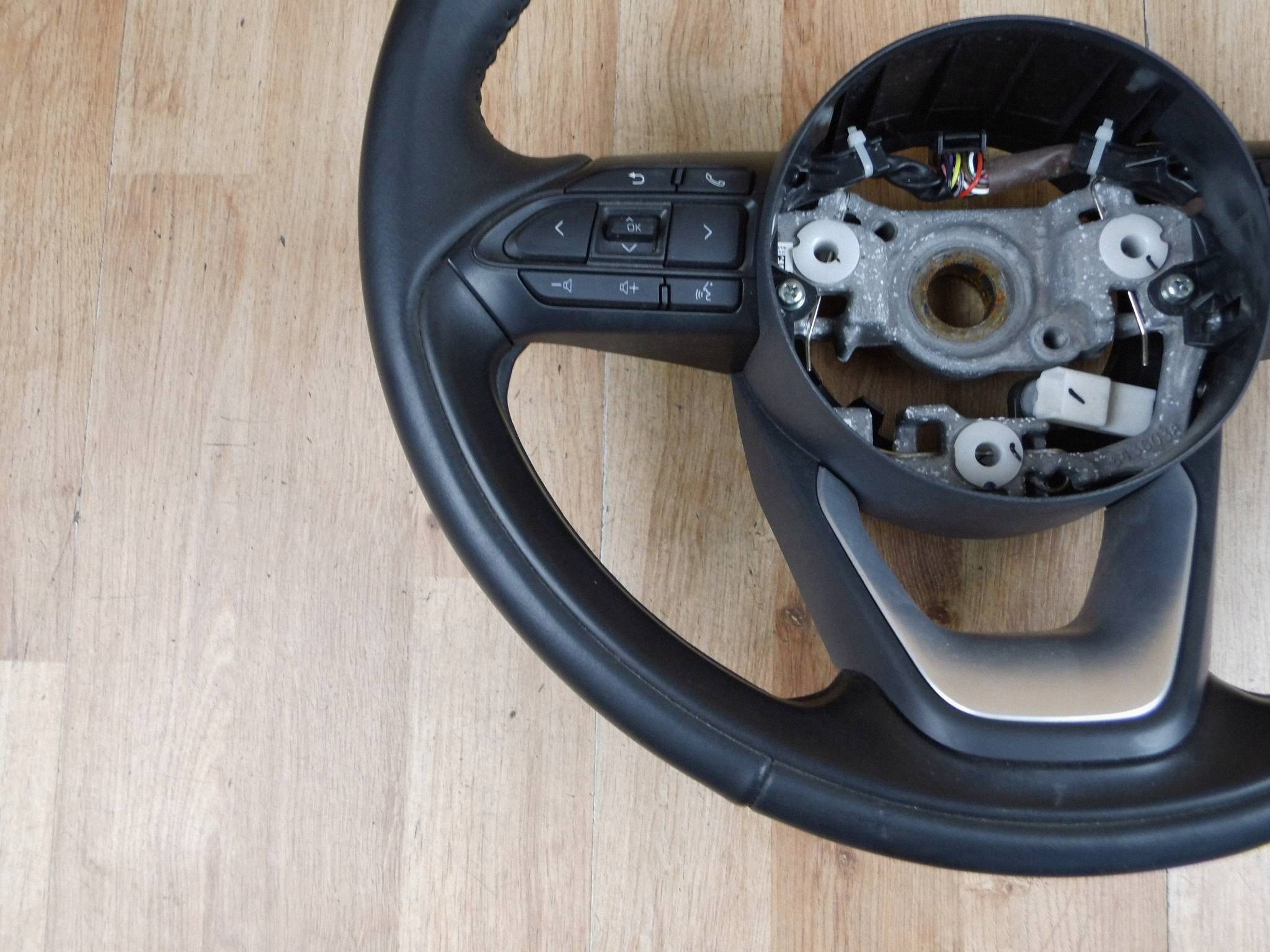Toyota Yaris IV steering wheel, heated heated