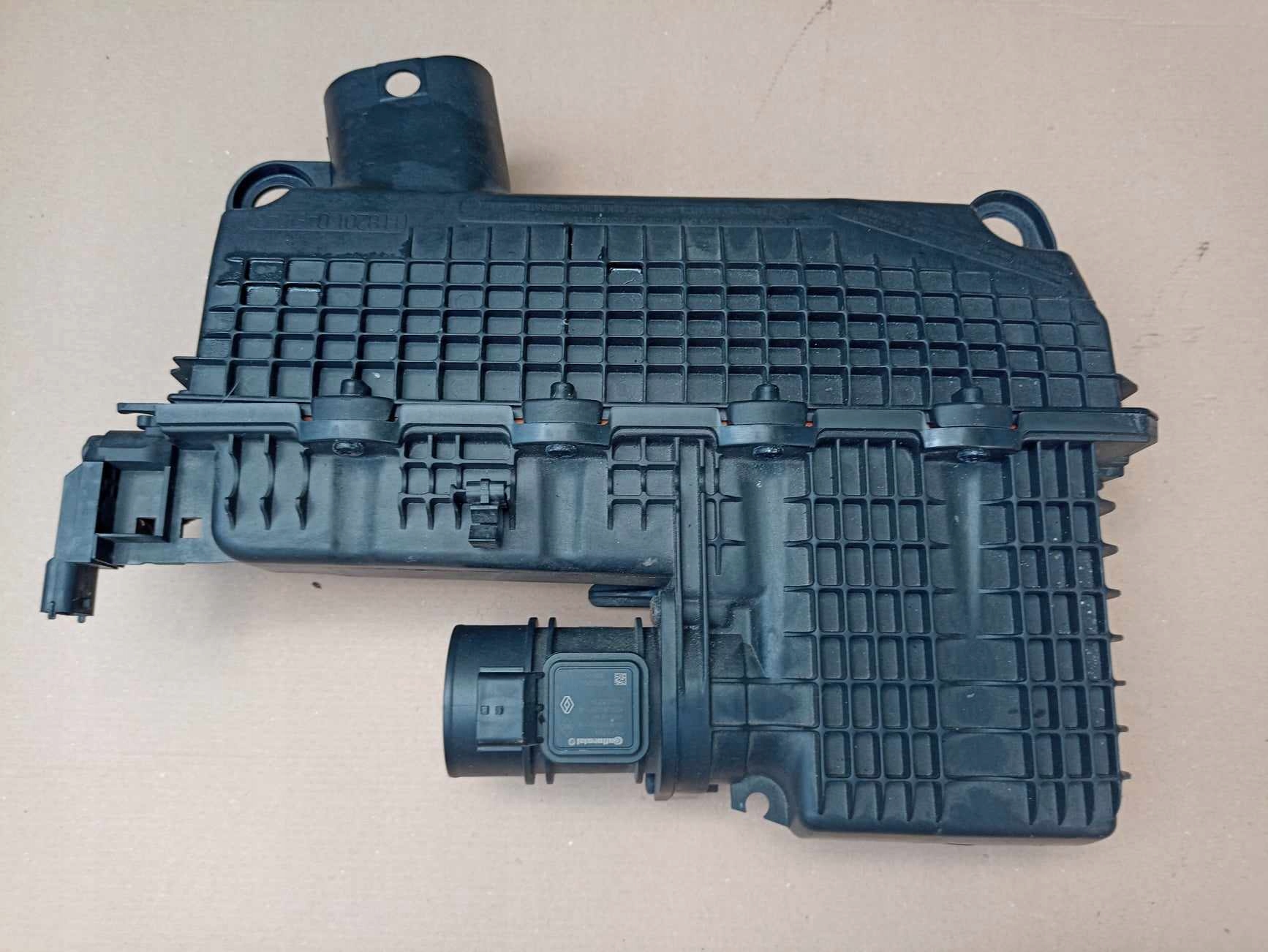 Логан корпус. Корпус воздушного фильтра dacia logan артикул. Корпус воздушного фильтра ларгус 16 клапанов. Логан корпус. Корпус воздушного фильтра рено логан 2.