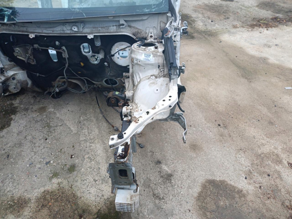 TOYOTA AVENSIS T27 ĆWIARTKA PODŁUZNICA PRZEDNIA LEWA 040