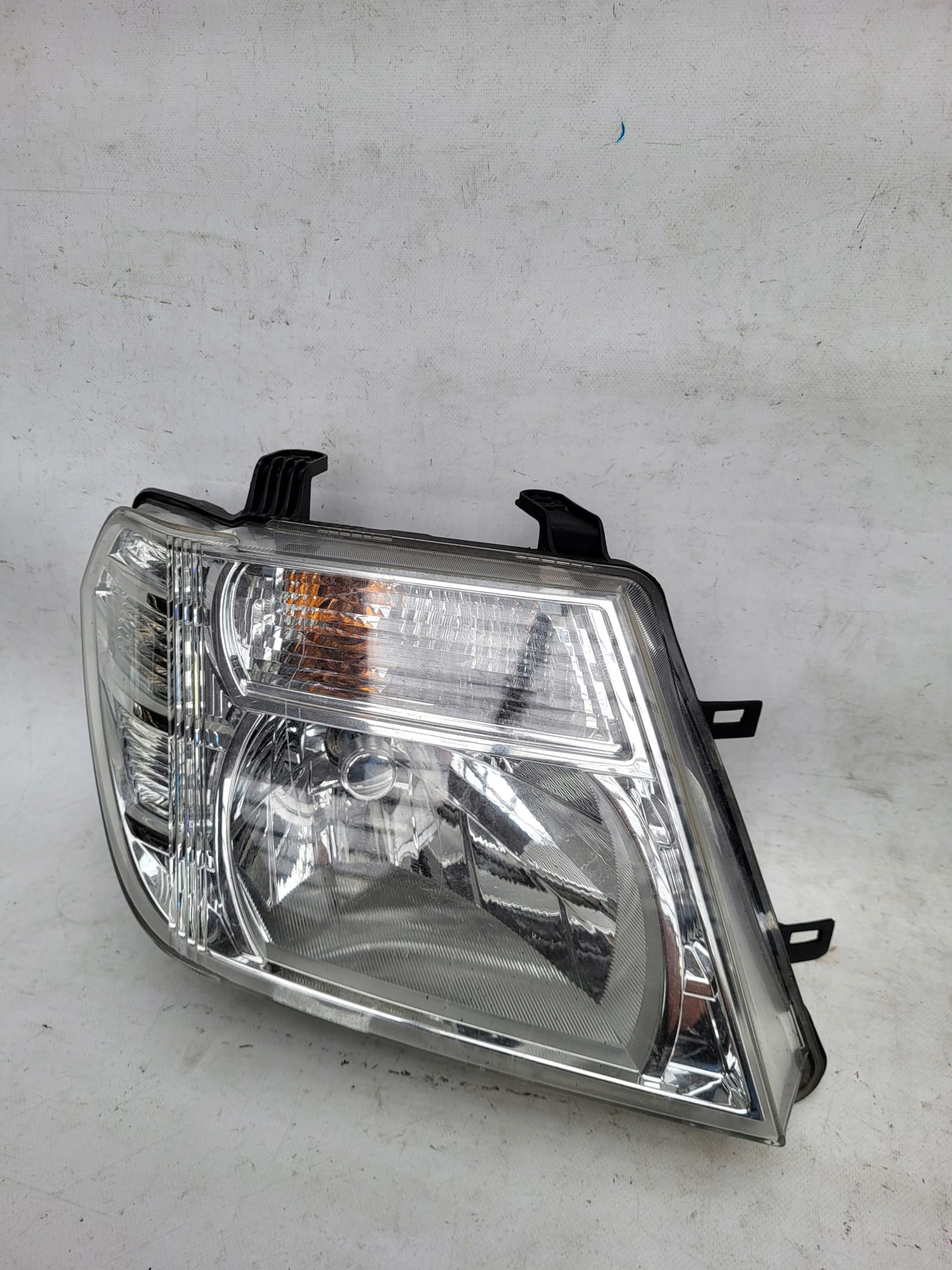 NISSAN NAVARA D40 LIFT 10-14 light right front front 260105X10B