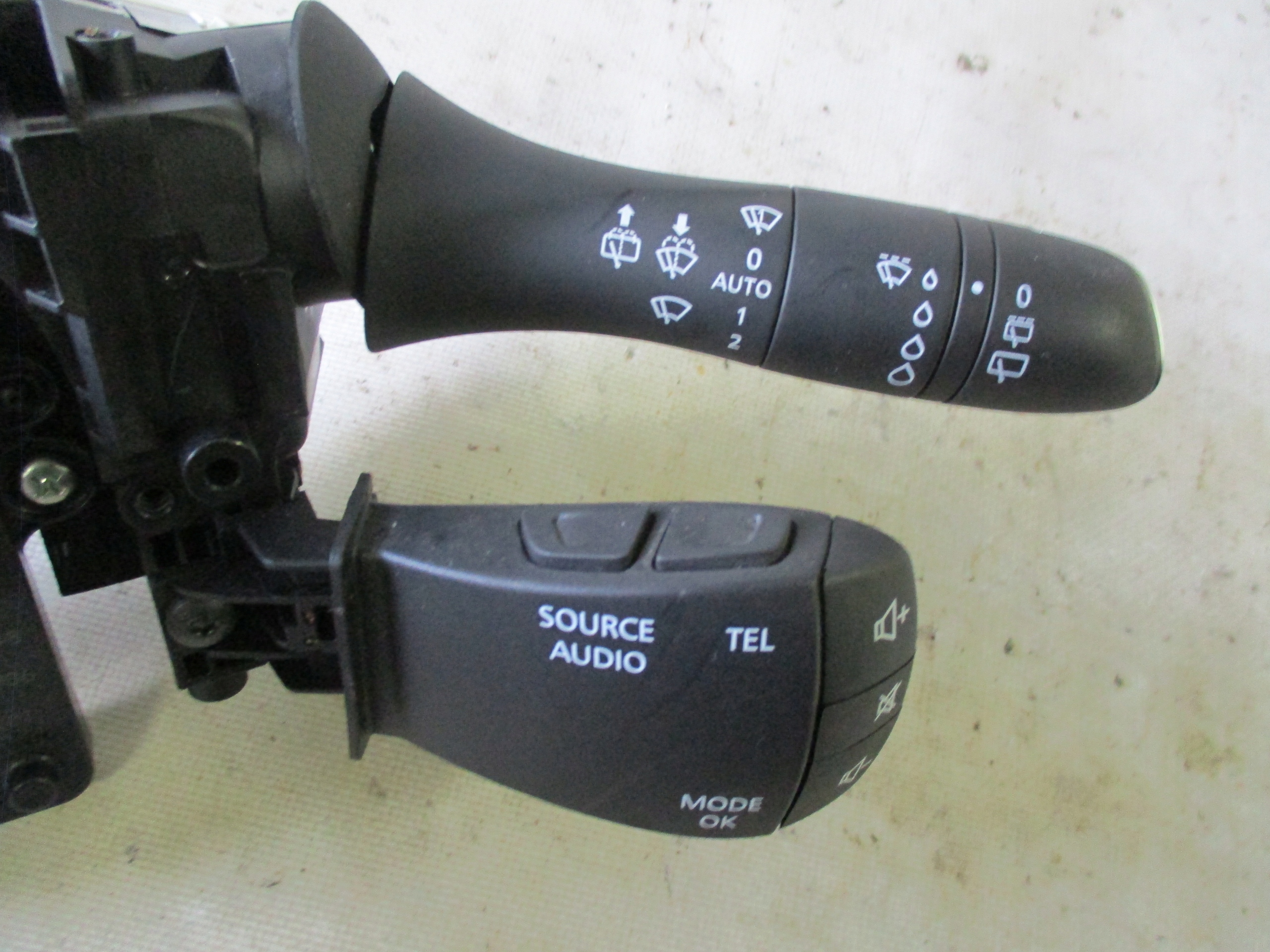 Commandes manetka Megane 4 Espace V5 25567