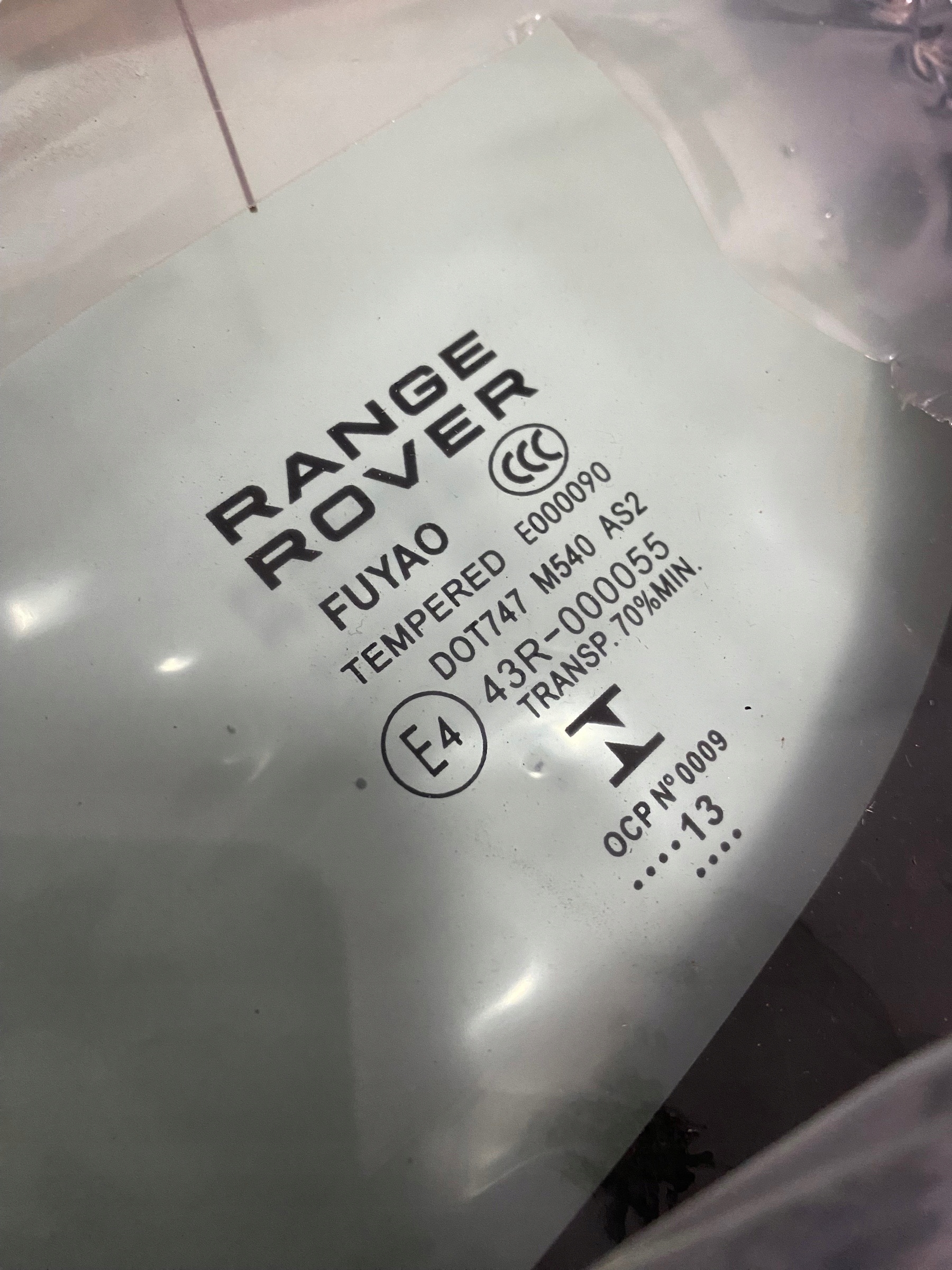 RANGE ROVER VOGUE L405 SZYBA KAROSERYJNA PRAWA NOWA LR034327 Producent części Land Rover OE