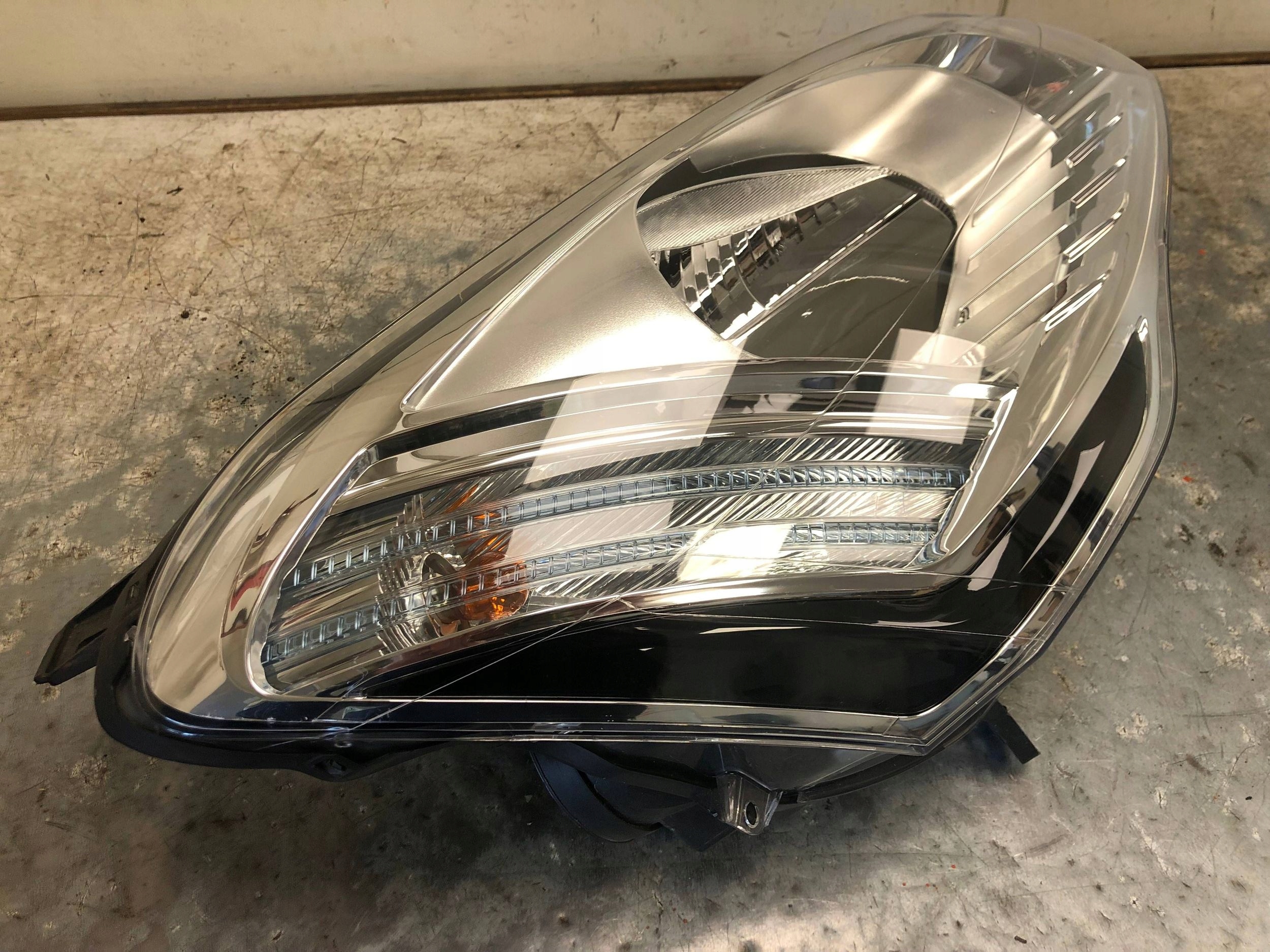 light right front CITROEN BERLINGO II 9806306580