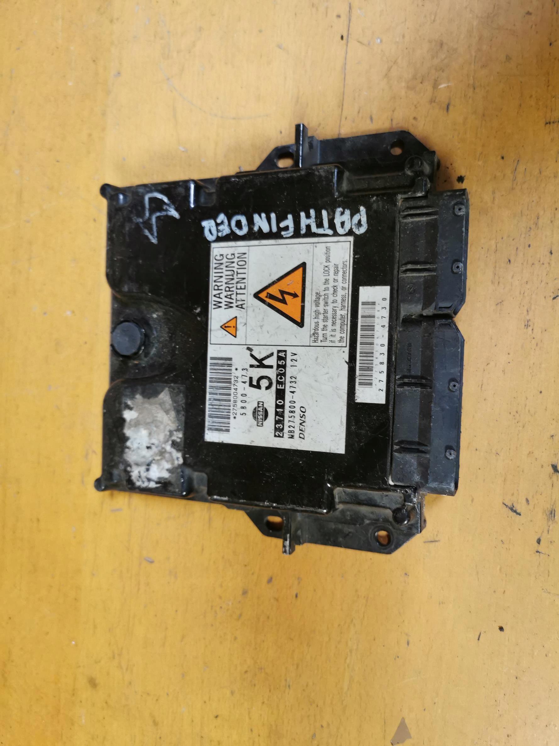 control unit computer of the engine NISSAN PATHFINDER R51 2.5 Dci 23710-EC05A