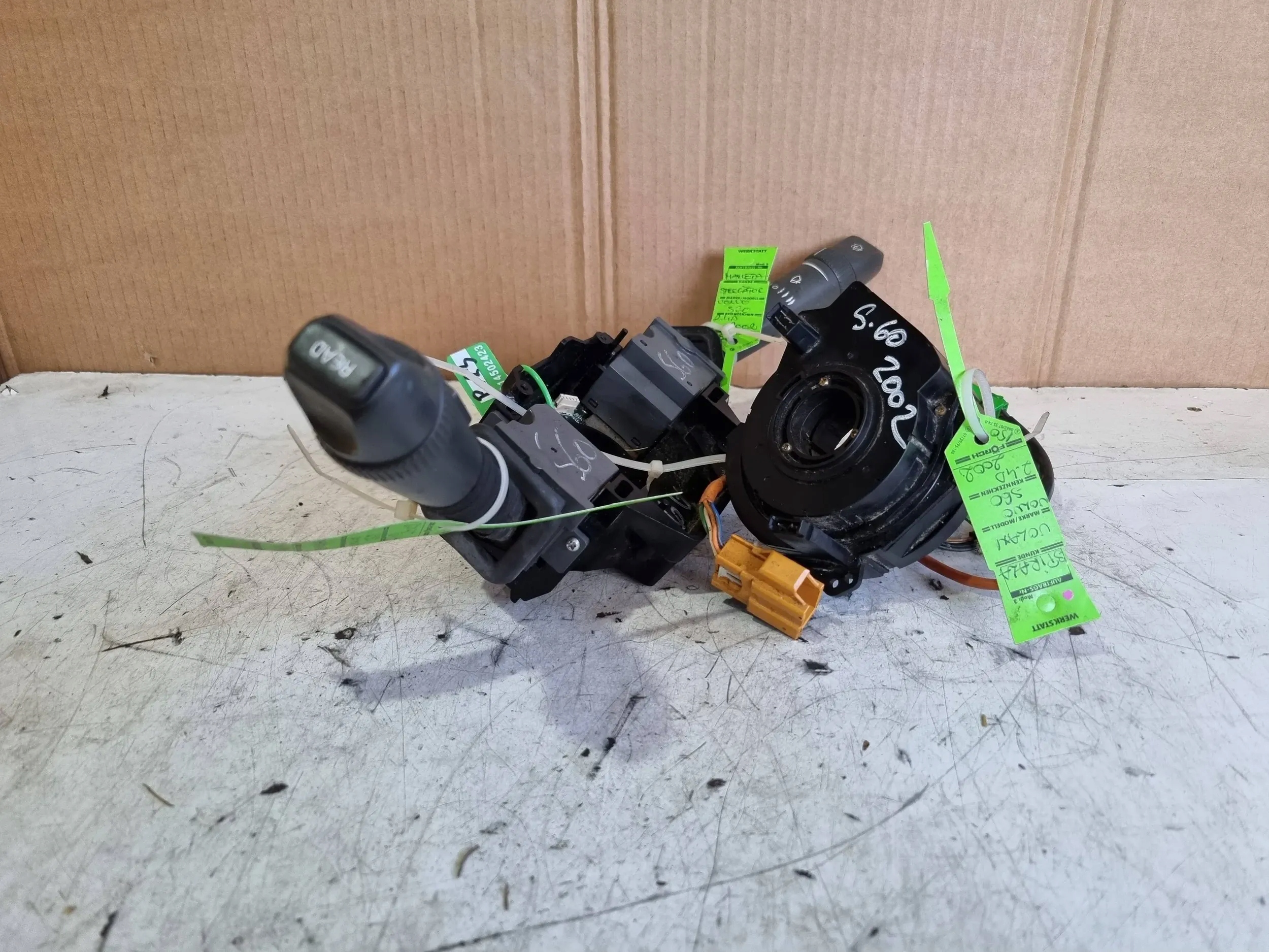 steering wheel levers and controls control ring 9452389 VOLVO S60 and