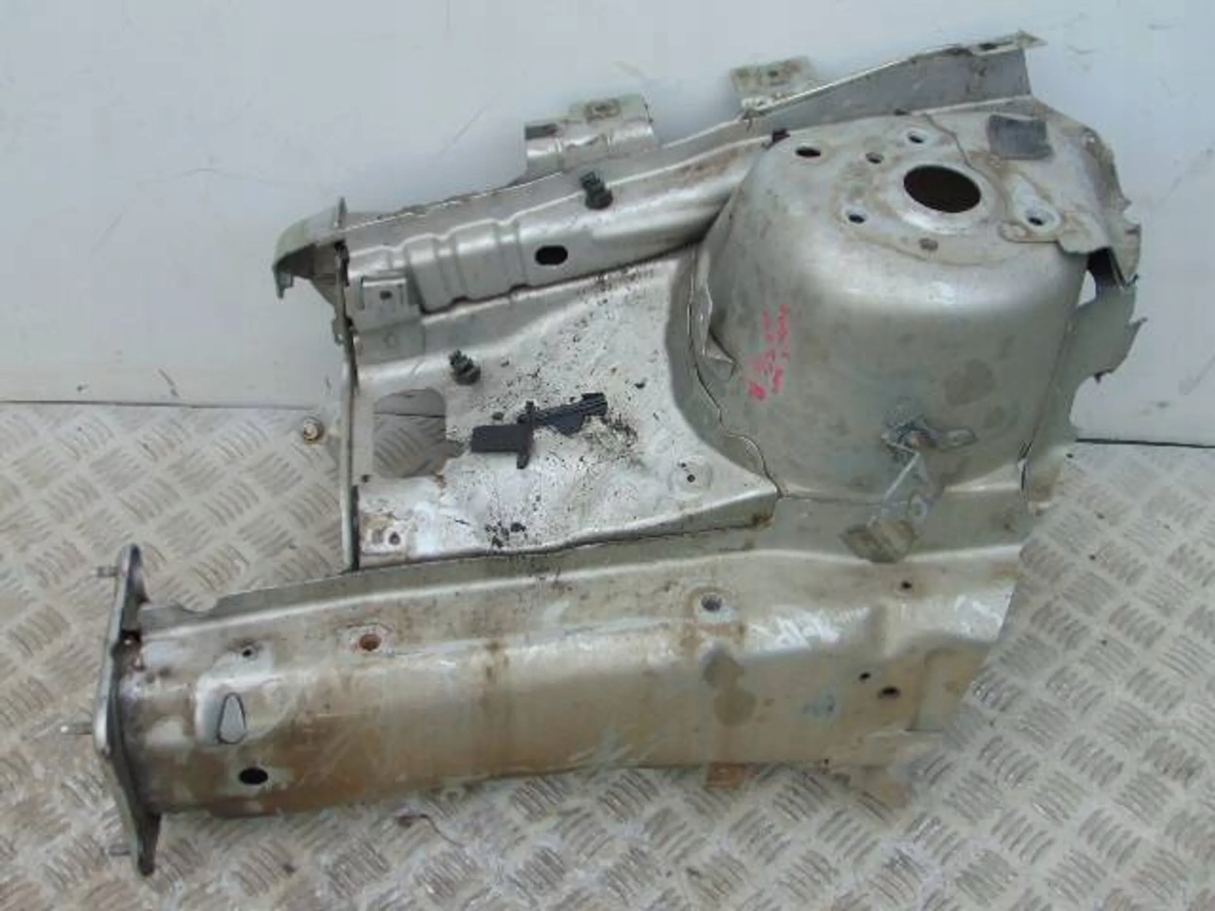 LPK9974 - Лонжерон правый Ford Focus MK3 OB