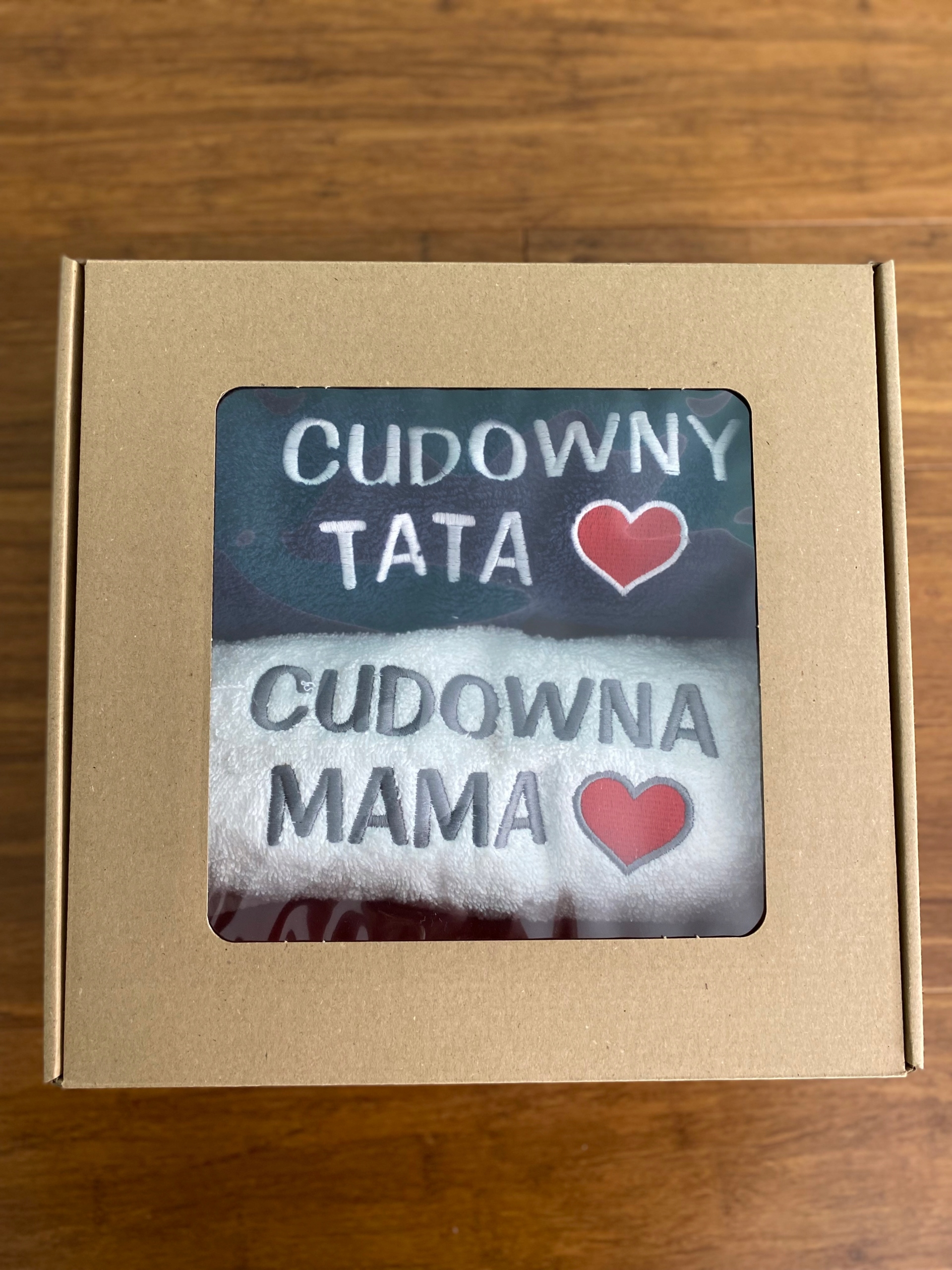 ZESTAW UPOMINKOWY BOX DLA MAMY I TATY 2W1 RECZNIKI KWITBUT Kod producenta BOX Z RECZNIKAMI