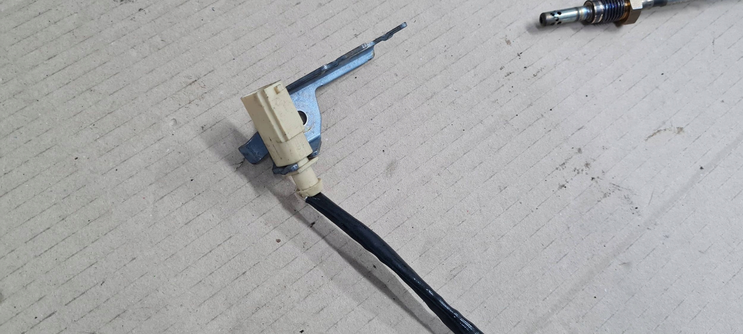 A6 C7 4G LIFT Sensor TEMPERATURY Gase 2.0 TDI 4G0906088AA