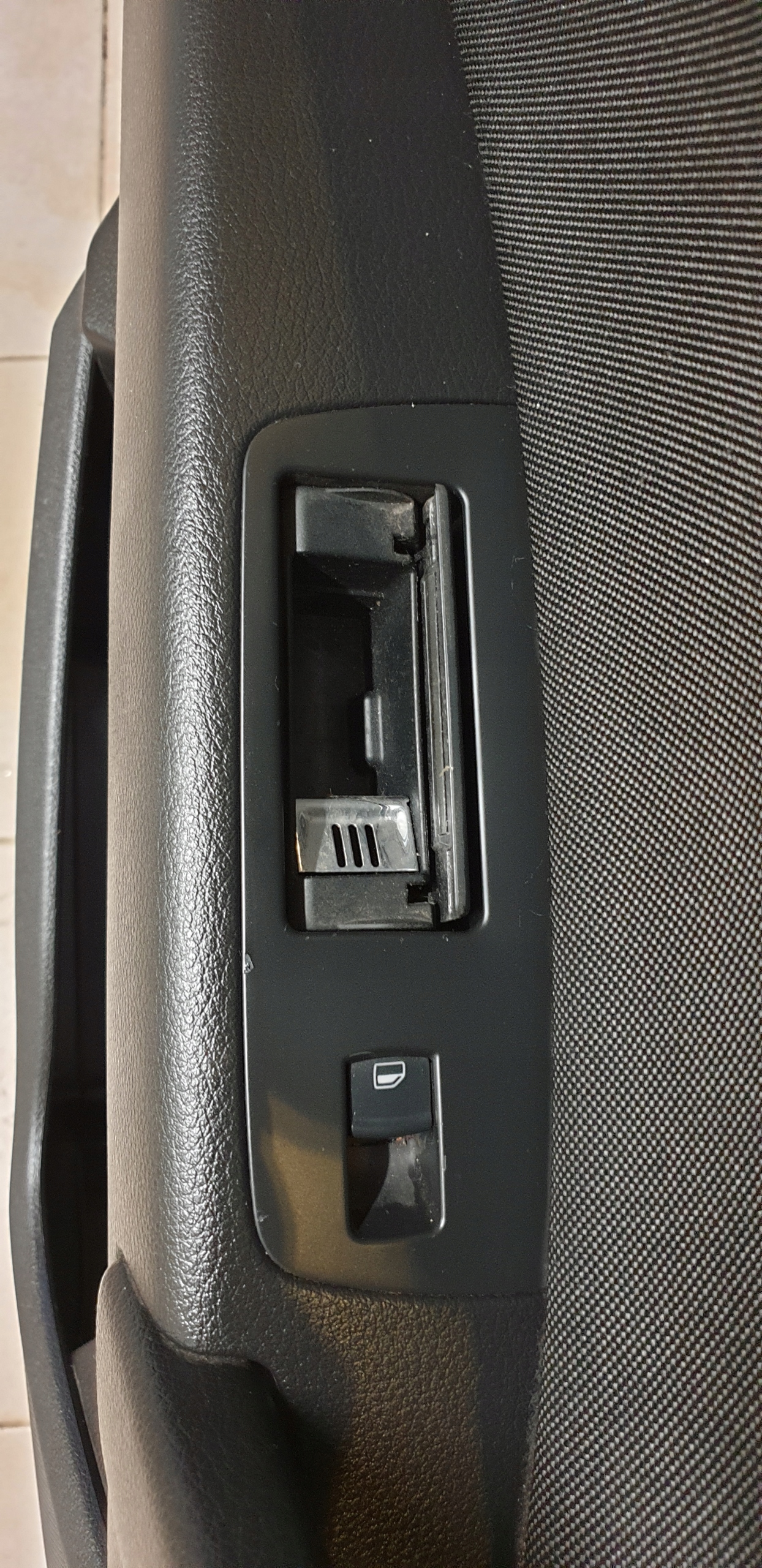 side upholstery AUDI Q7 handle PODSWIETLANA L rear part