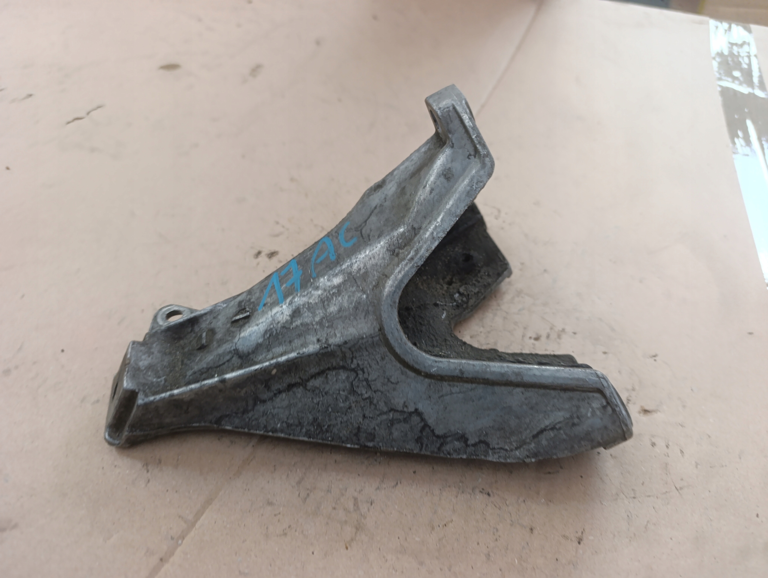 engine supporting mount A4 B6 1.9 TDI 8E0199308D