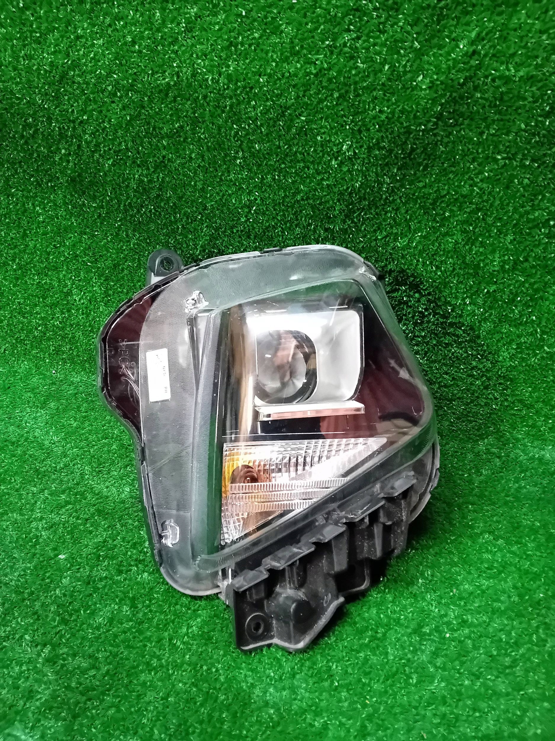 REFLEKTOR right front HYUNDAI TUCSON IV 20- lens NR.777
