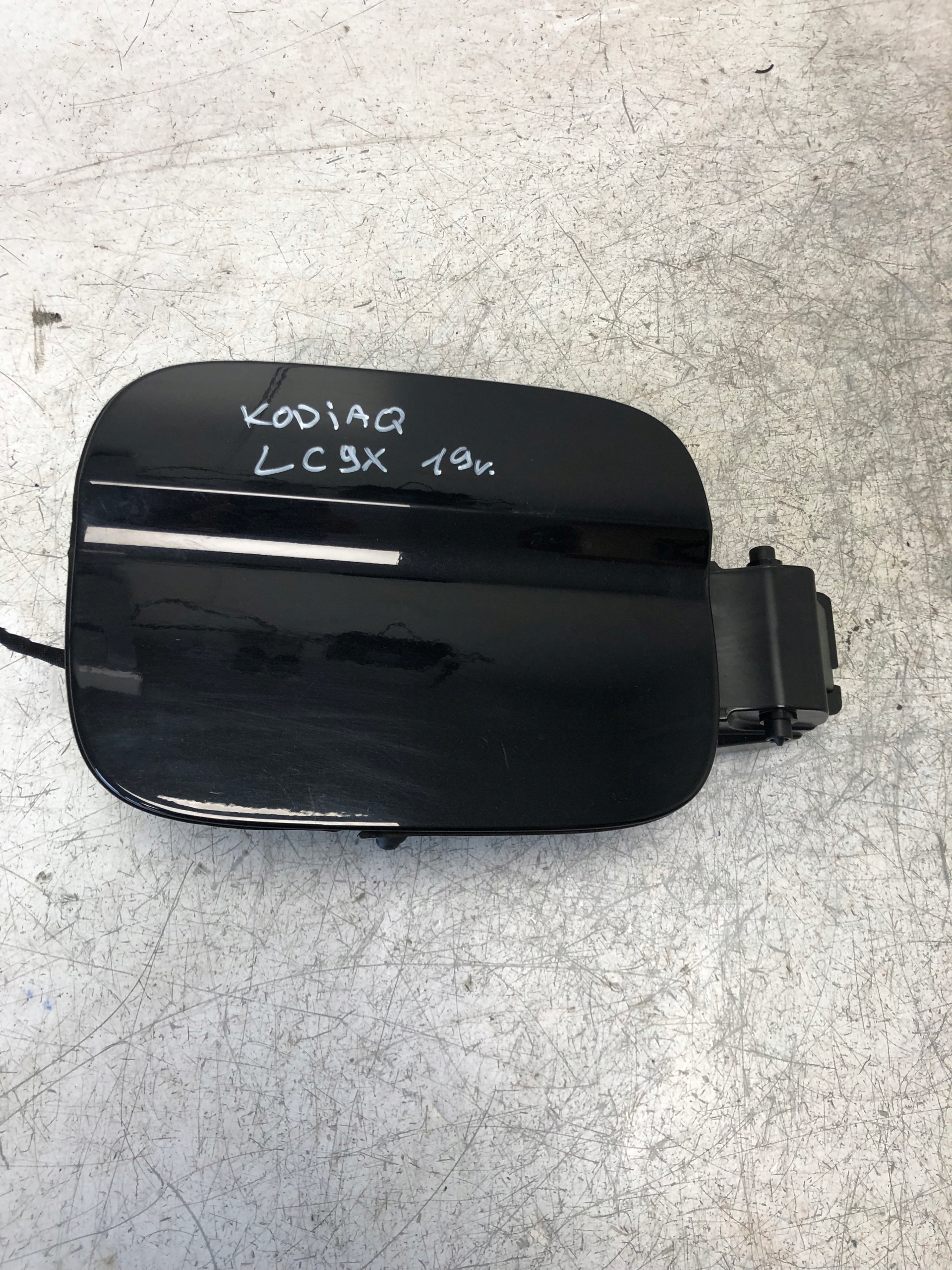 Tankklappe SKODA KODIAQ 8V0862159 LC9X