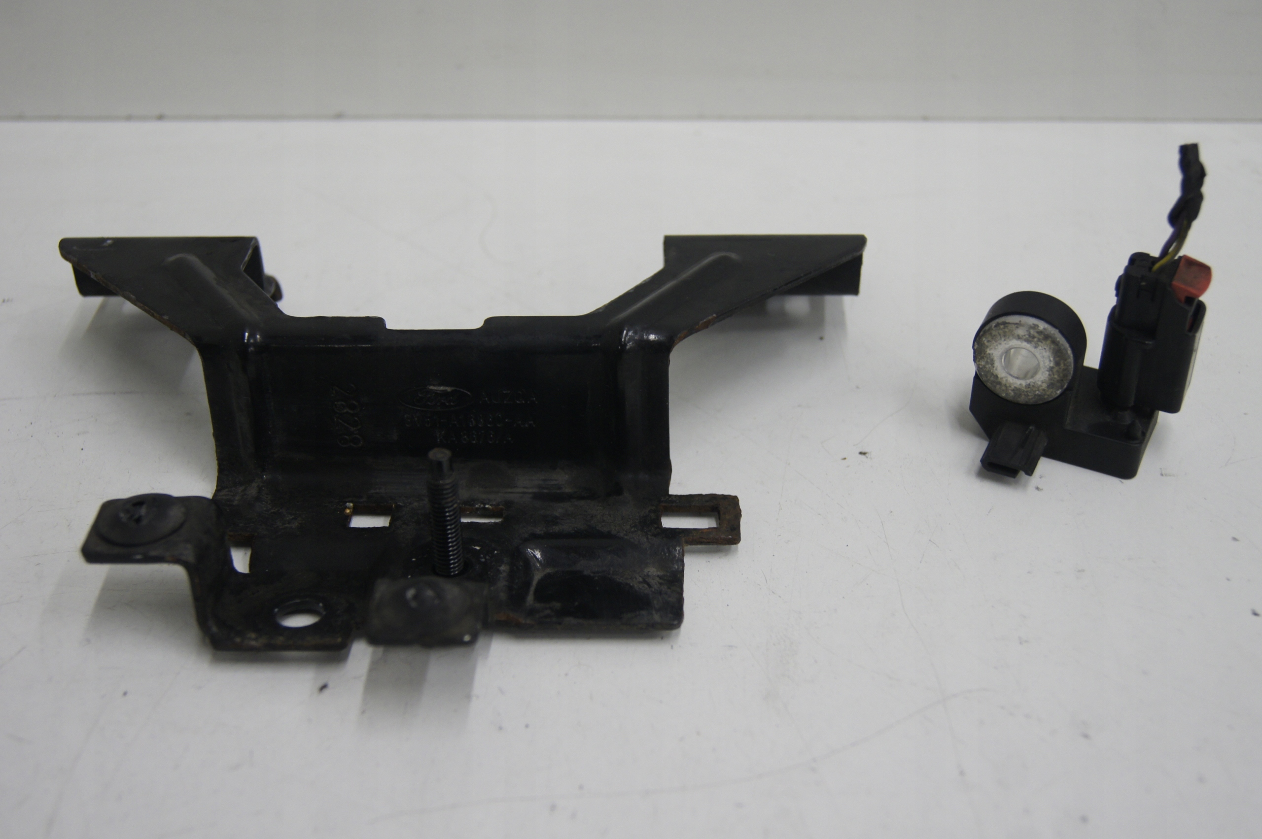 8V51-14B006-AC 8V51-A16860-AA - Fiesta MK7 датчик удару стійка