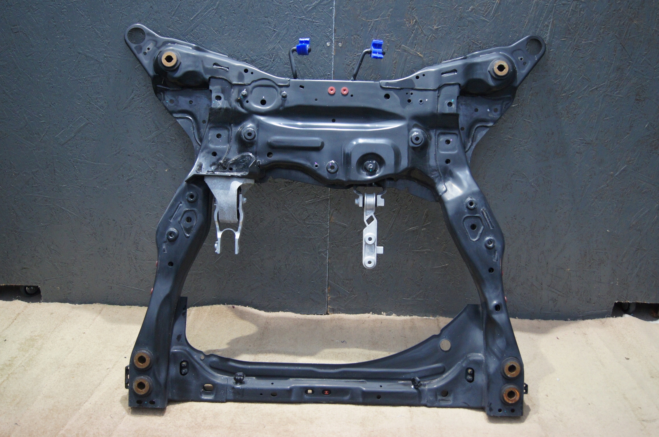 VOLVO XC60 II LIFT HYBRID AWD PLUG IN sanki wózek pod silnik