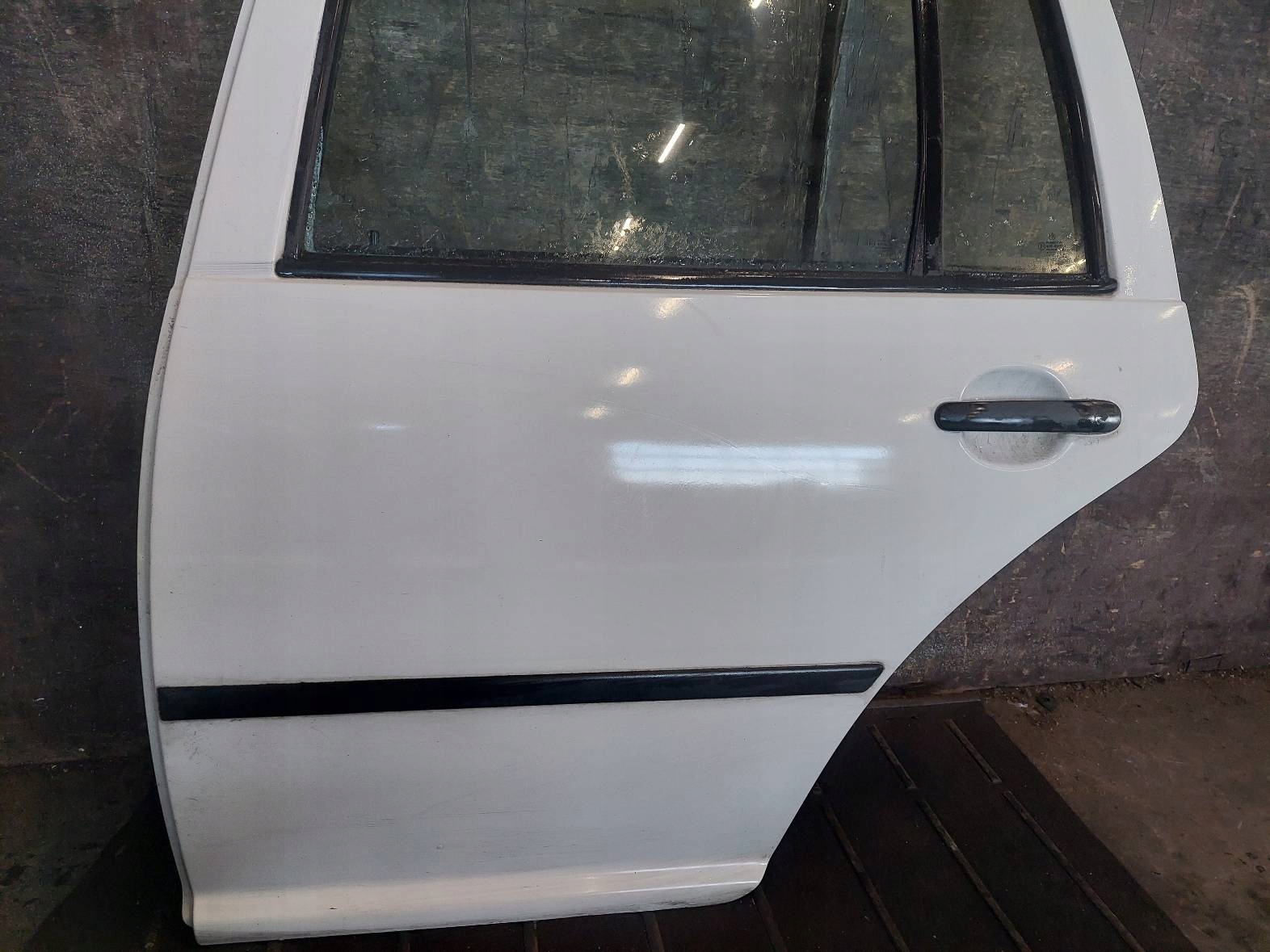 door complete left rear part VOLKSWAGEN GOLF IV LB9A