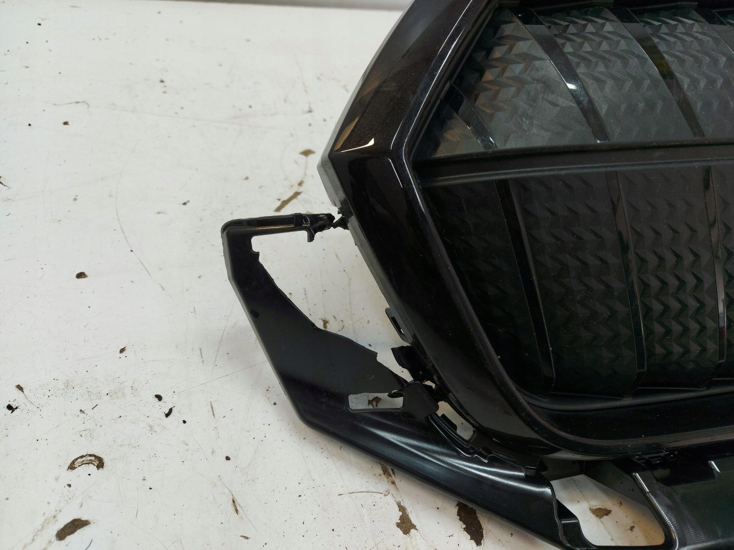 SKODA ENYAQ 5LA grill grille bumper front 5LA853653