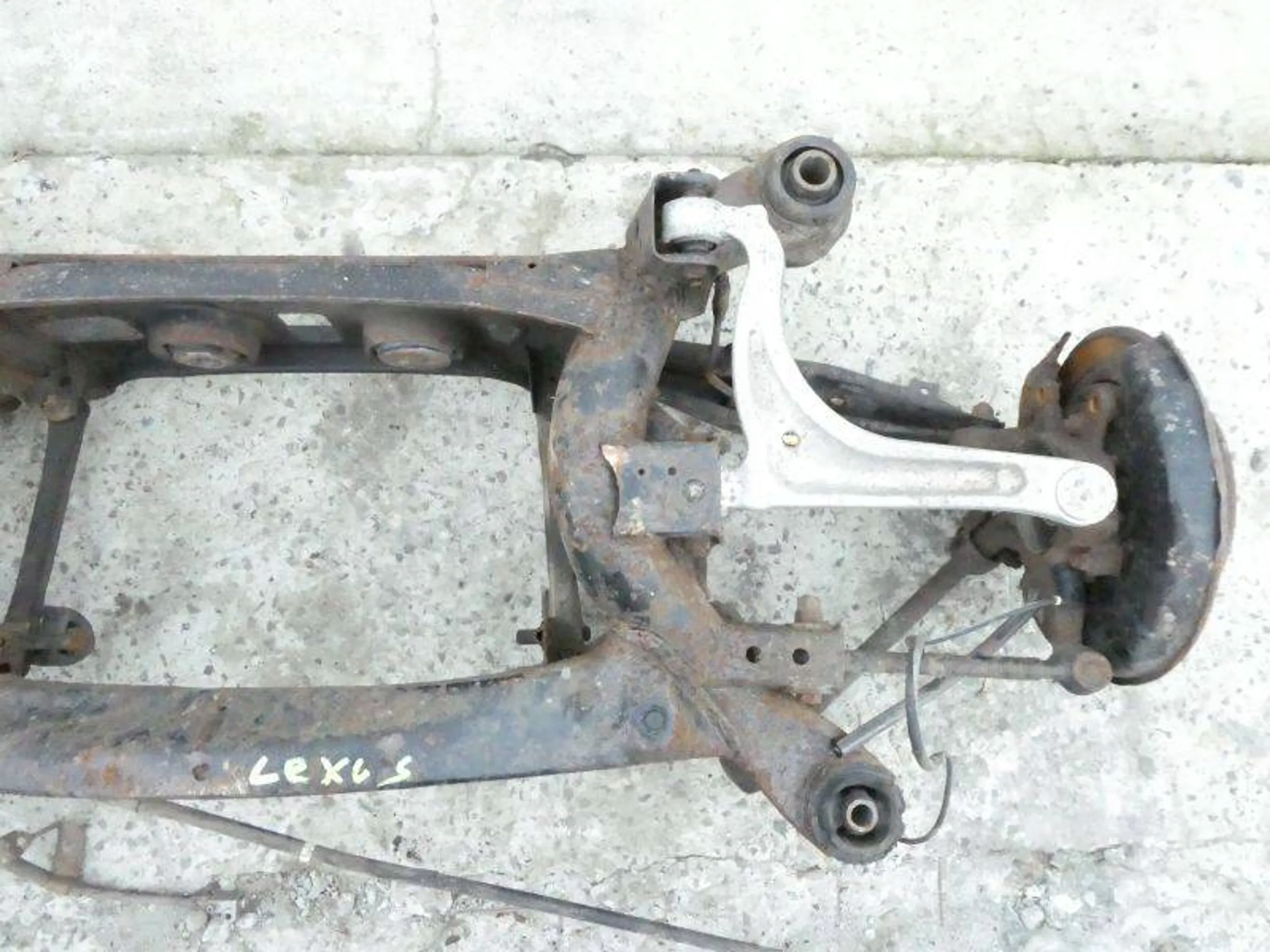 LEXUS GS300 II GS 300 BELKA TYLNA ZAWIESZENEI TYL SANKI Producent części Lexus OE