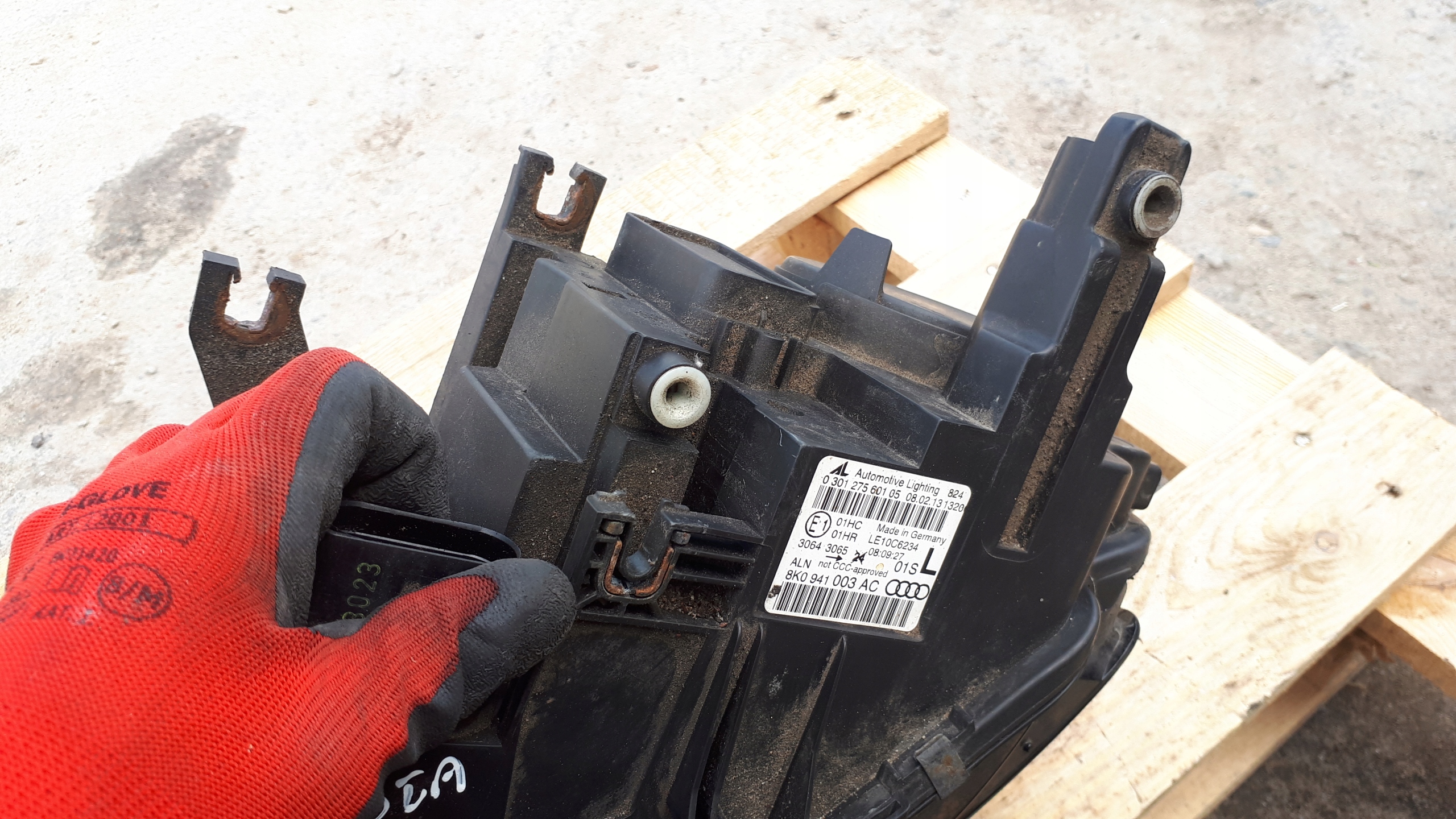 A4 B8 LIFT light left front front ZWYKLA UK