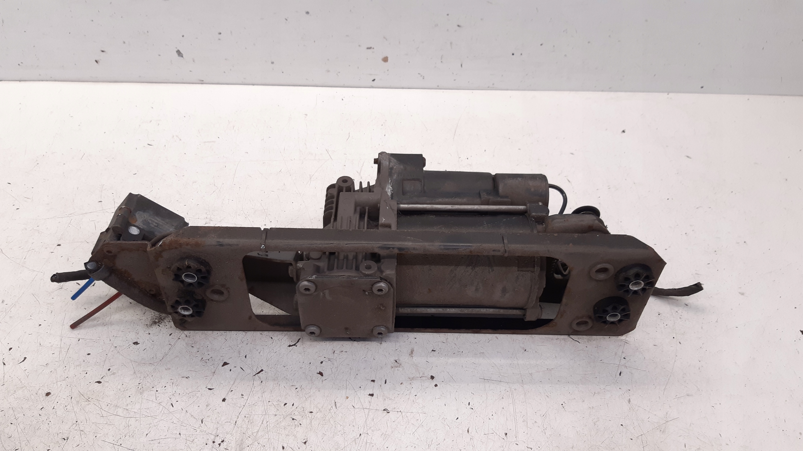 compressor; springing 735450 BMW E61 LIFT