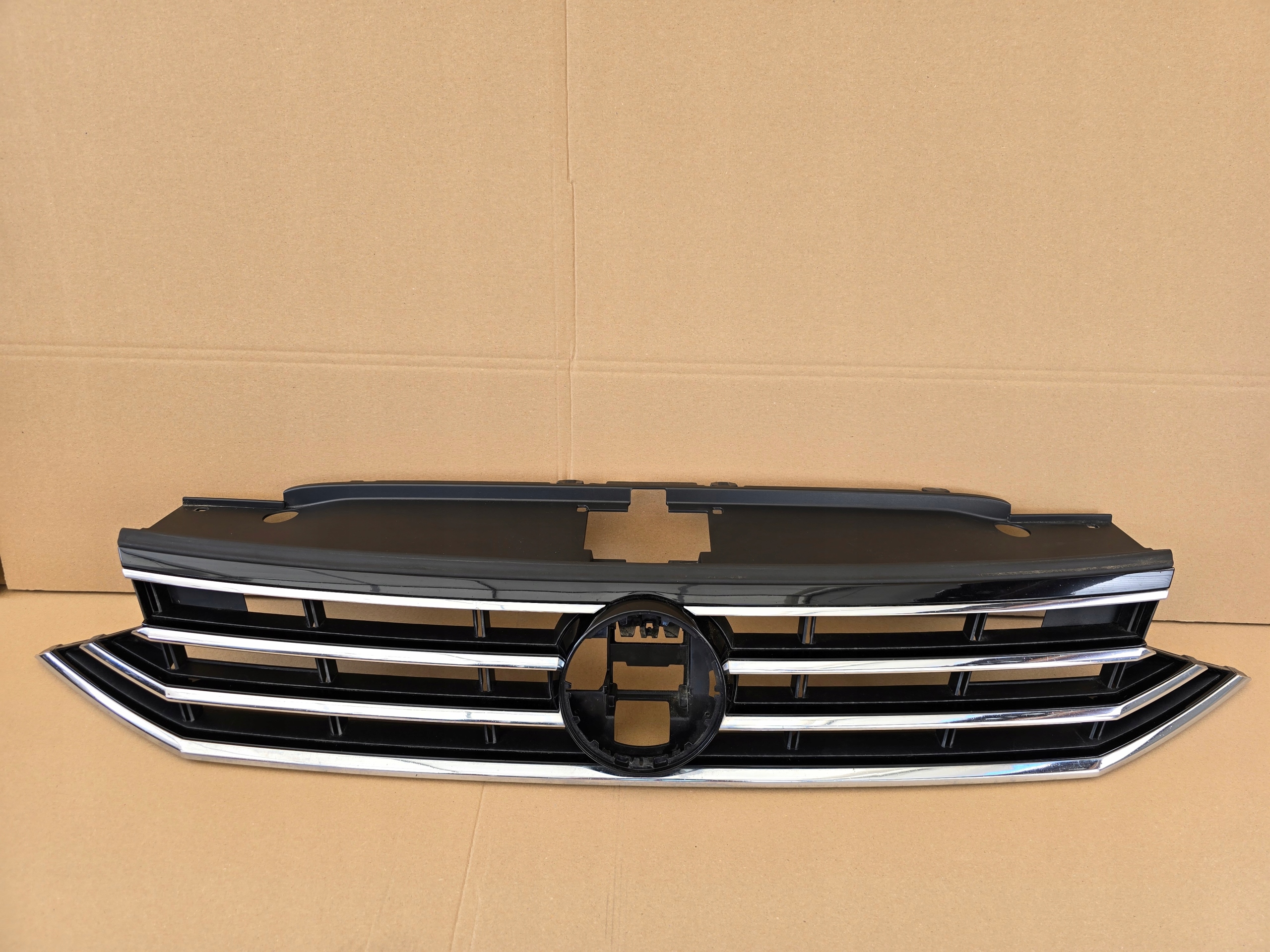 VW Passat B8 Kühlergrill FRONTGRILL Kühlergitter 3G0853653 - Thumbnail 1