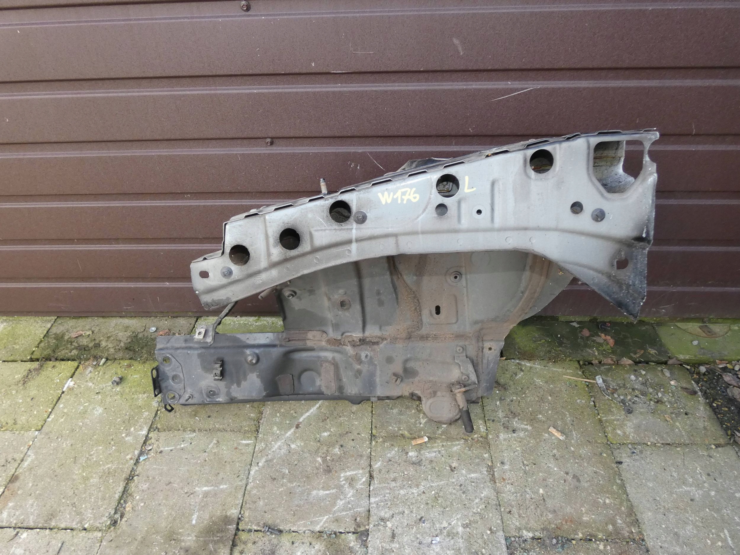 MERCEDES A KLASA W176 quarter quarter left front left