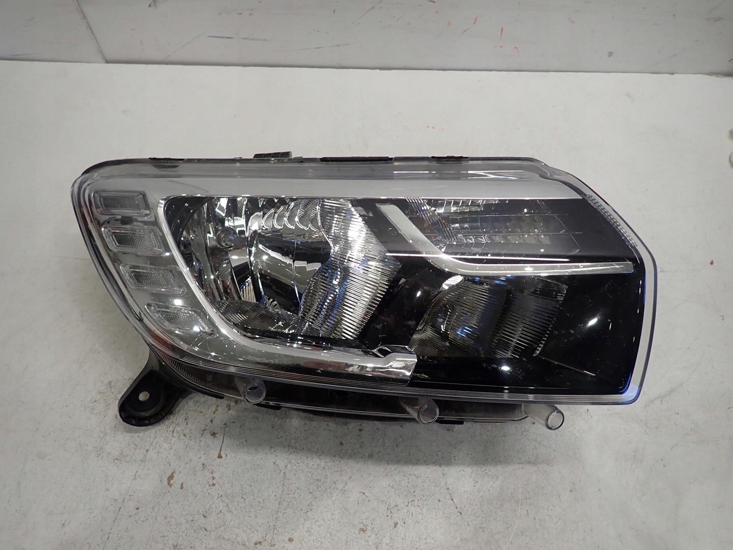 light front front right DACIA SANDERO II LIFT LOGAN 2016- 260108435