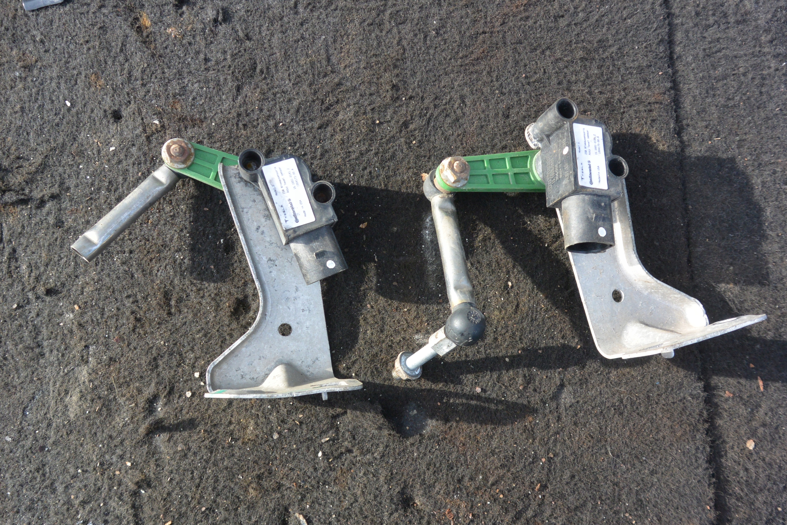 sensor POZIOMOWANIA rear part right left TESLA MODEL S