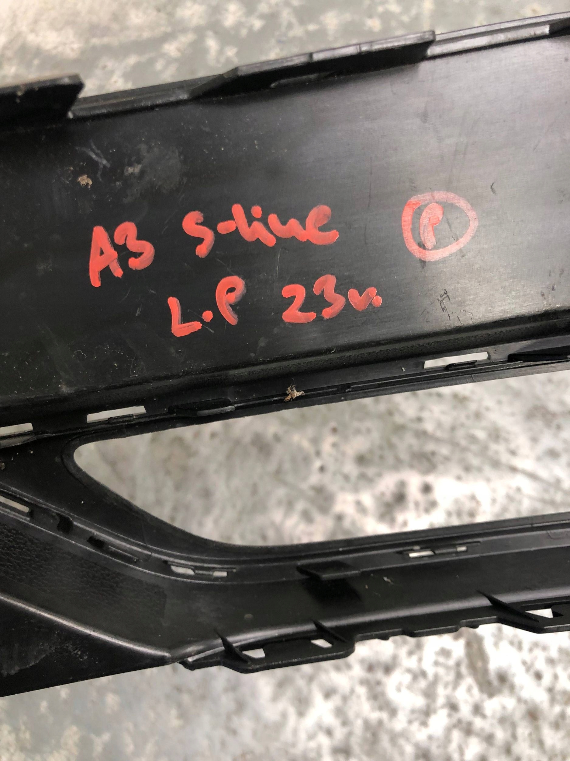 grid of a bumper left front S-LINE AUDI A3 8V 8V3807681P