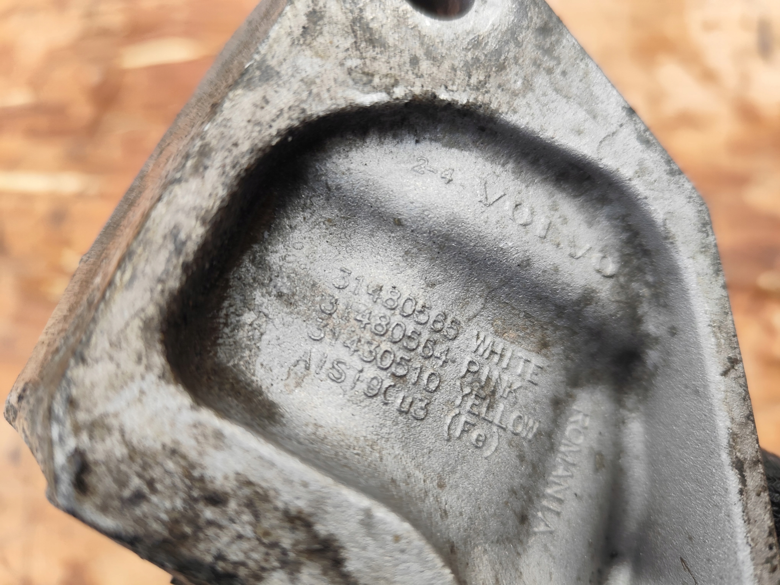 VOLVO XC60 II 2.0D holder engine mount
