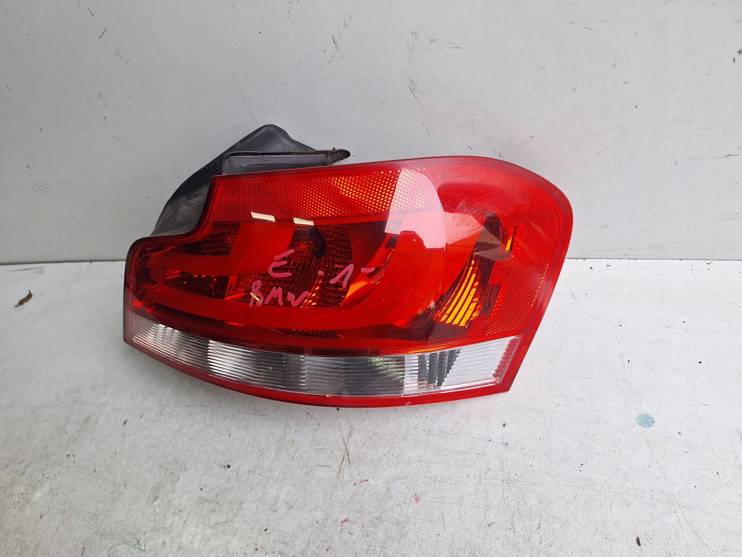 BMW and E82 E88 LCI COUPE CABRIO 07-11 light right LED