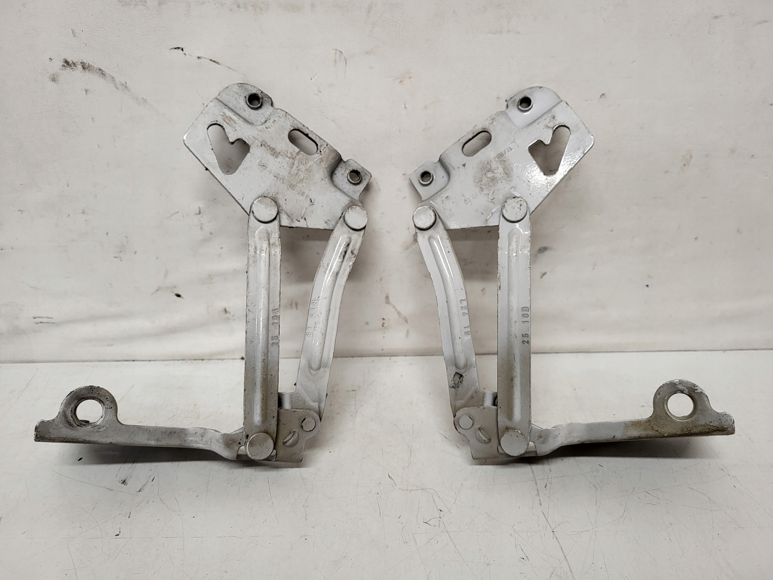 ZAWIAS MASKI LEWY PRAWY MERCEDES SPRINTER W910