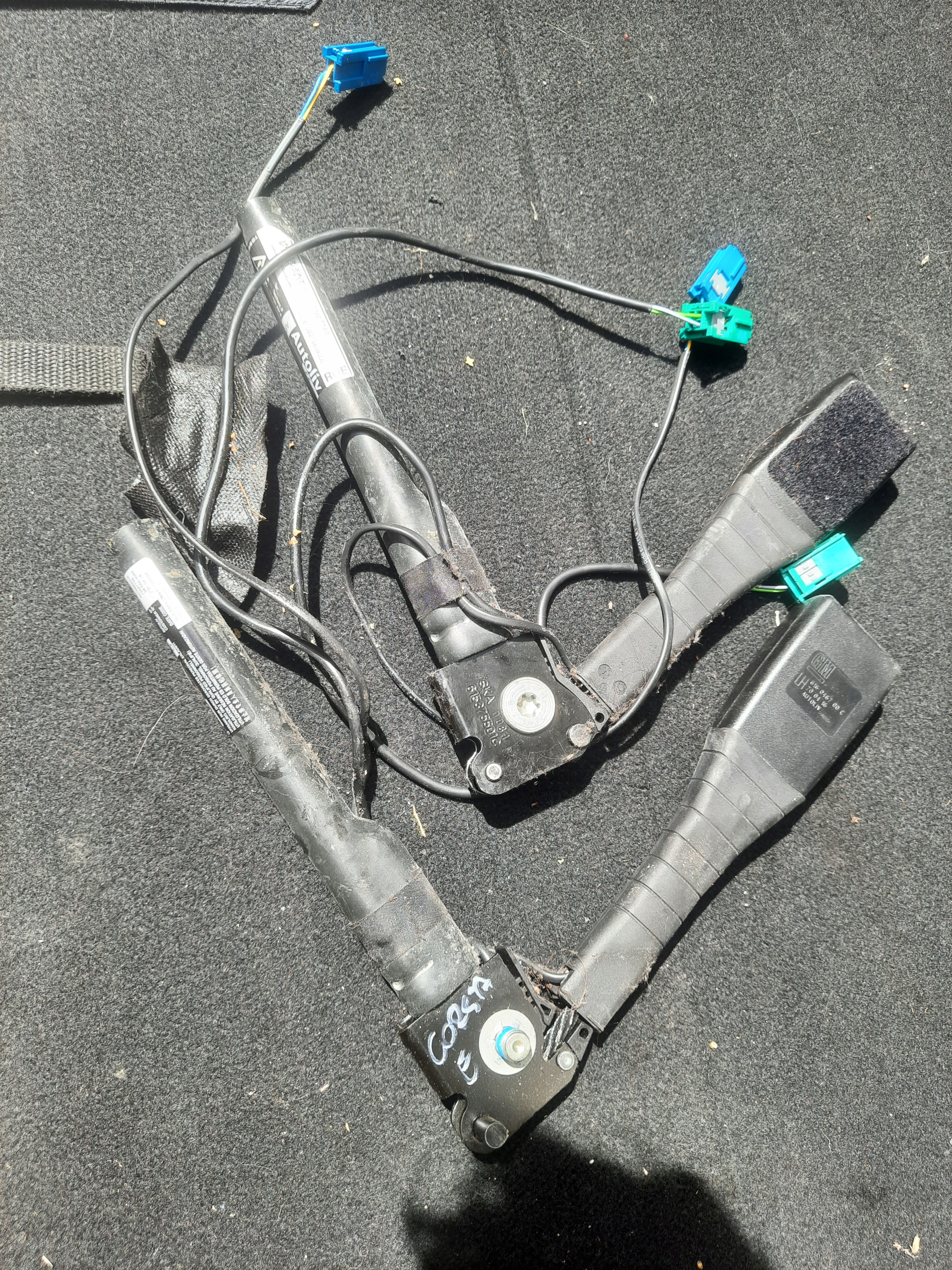 opel CORSA e 5D ремень безопасности правый