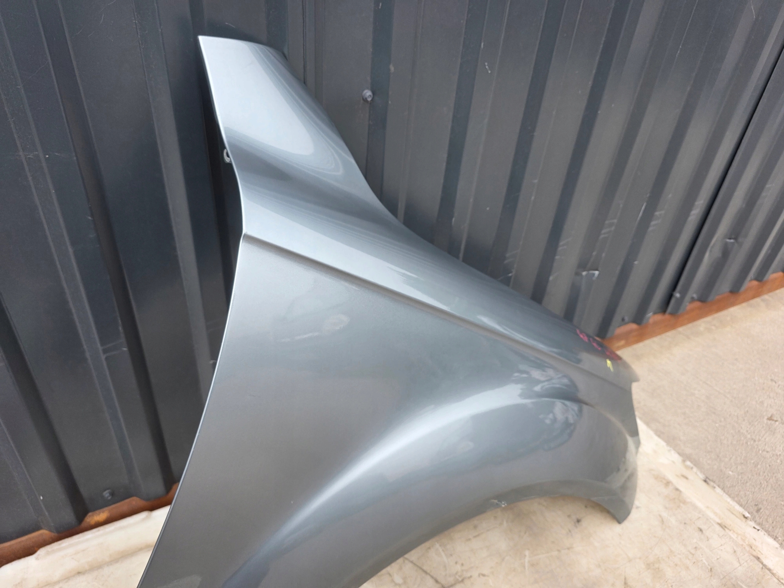 fender right front AUDI Q7 4L LY7E 2005-2015 !!!