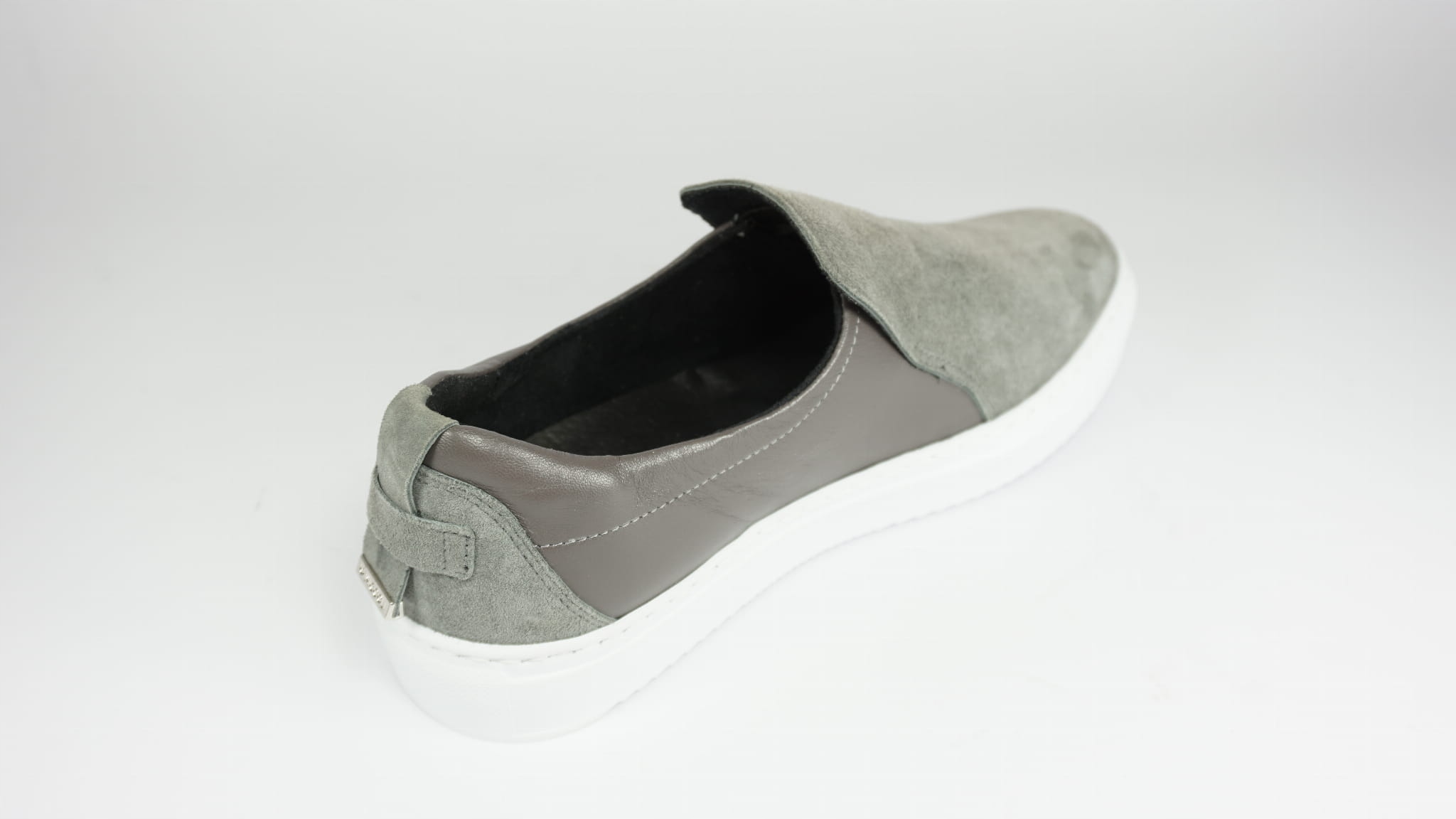 PÓŁBUTY DAMSKIE SLIP-ON NIK 05-0567-11 SZARY R41 Oryginalne opakowanie producenta pudełko
