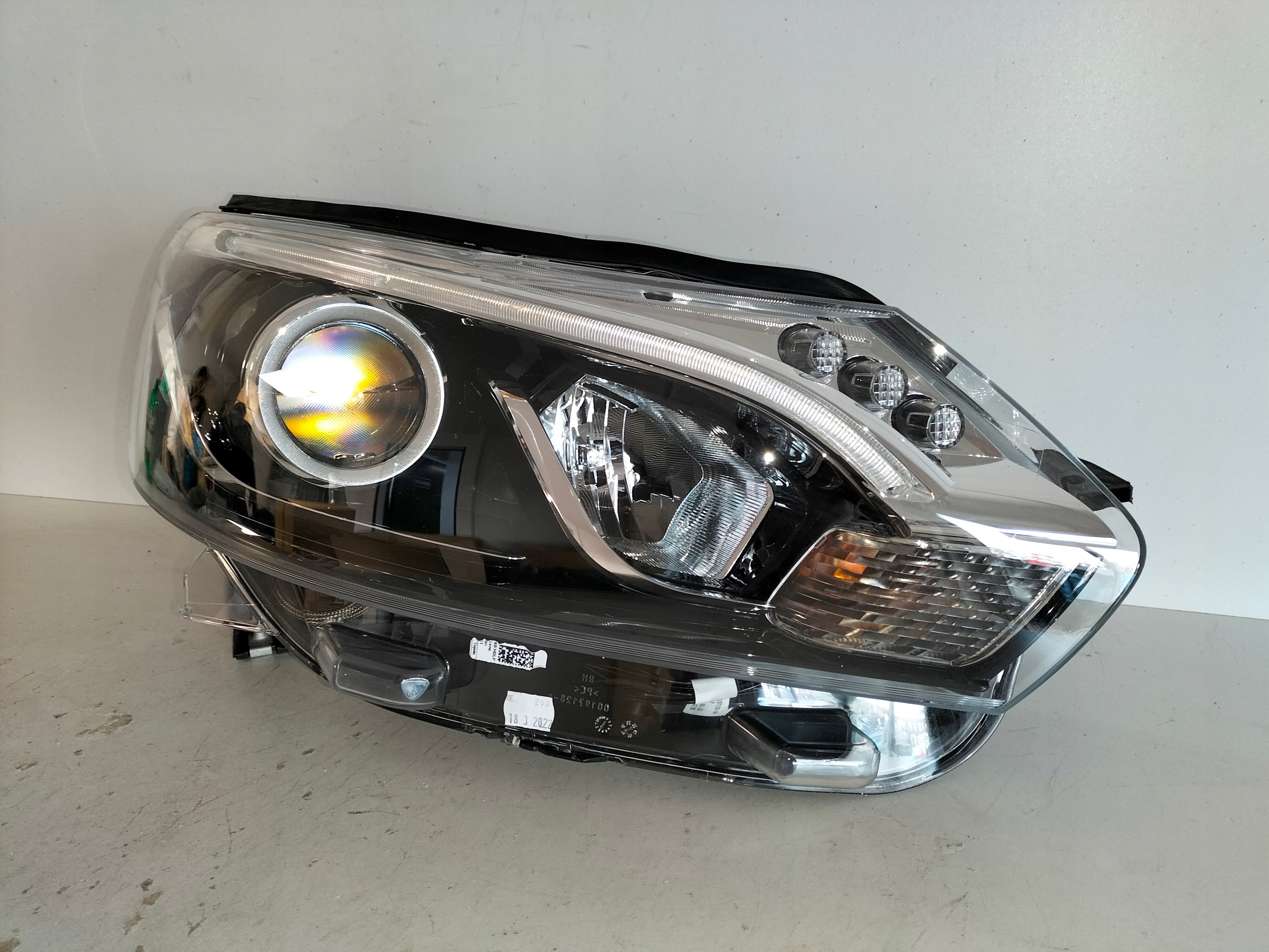 light front reflektor right TOYOTA PROACE II 16- XENON