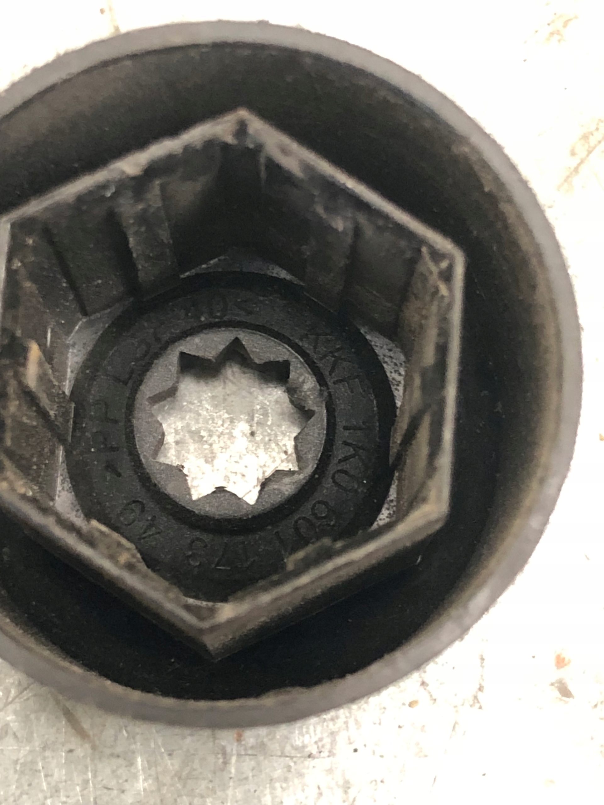 cap a nut screws VW GOLF VI plus 1K0601173