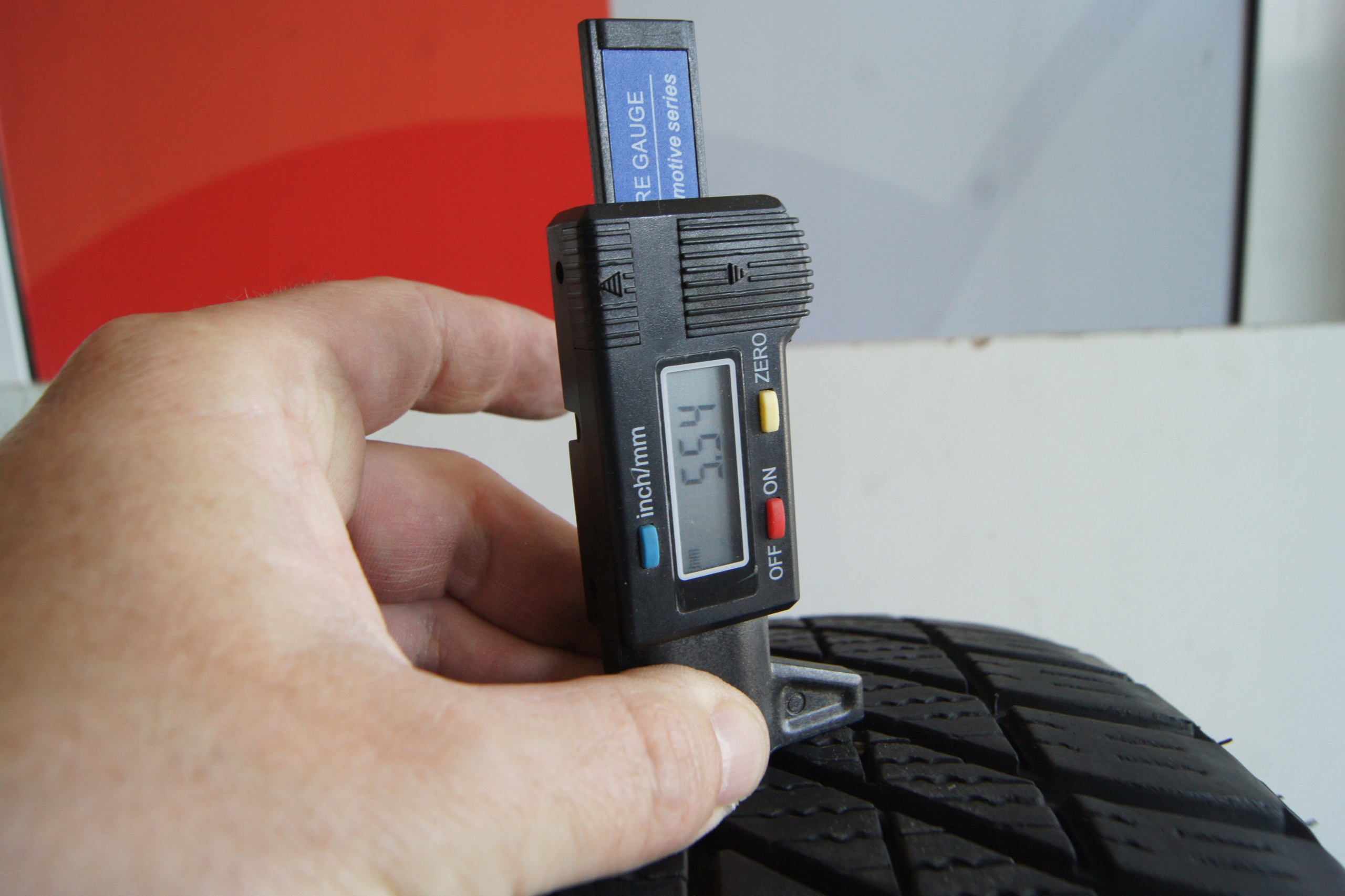 GD OPONA GOODYEAR VECTOR 4 SEASONS 235/55R17 4x4 Szerokość opony 235 mm