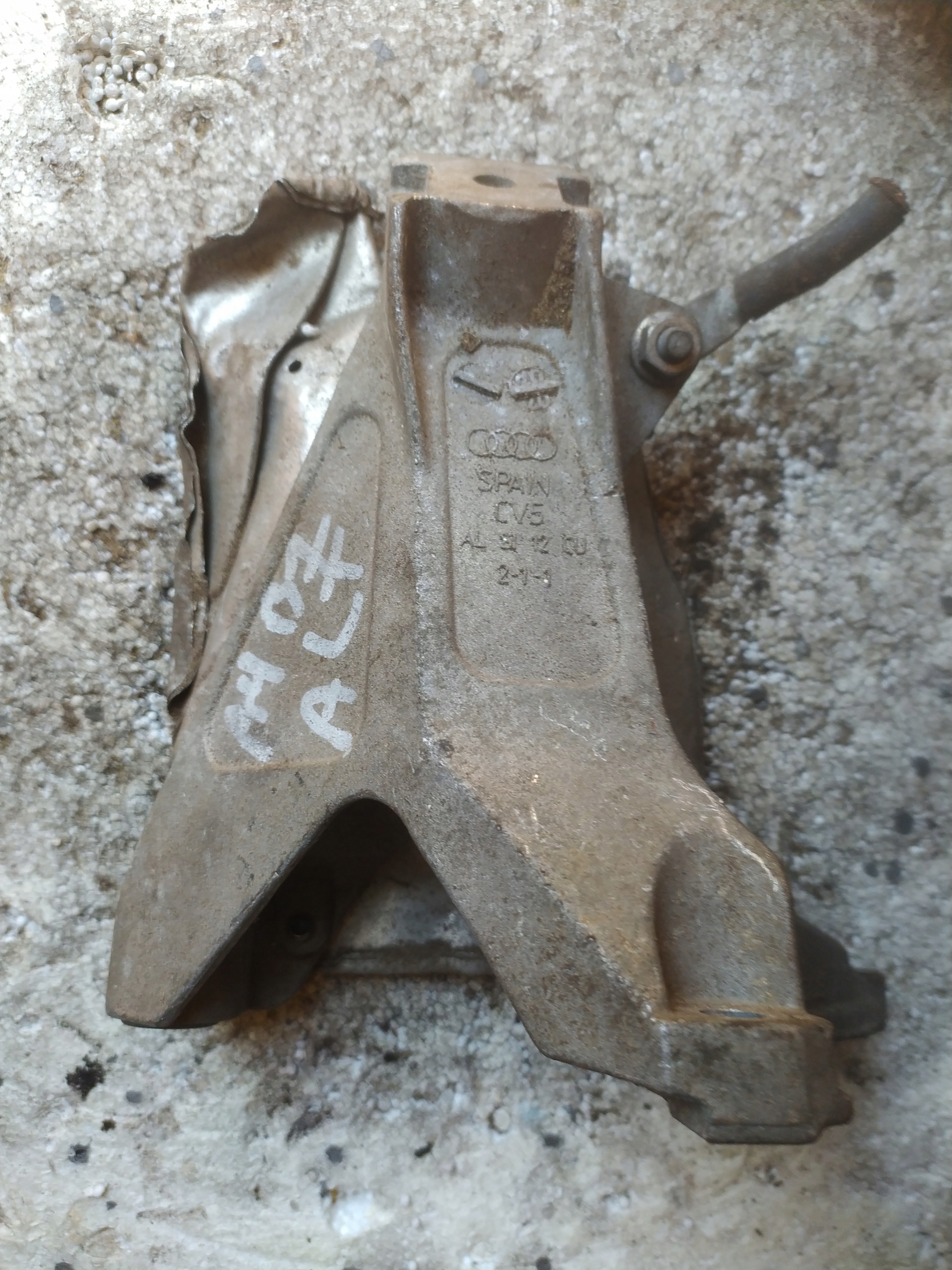 holder engine mount Audi a4 b7 alt 8D0199388
