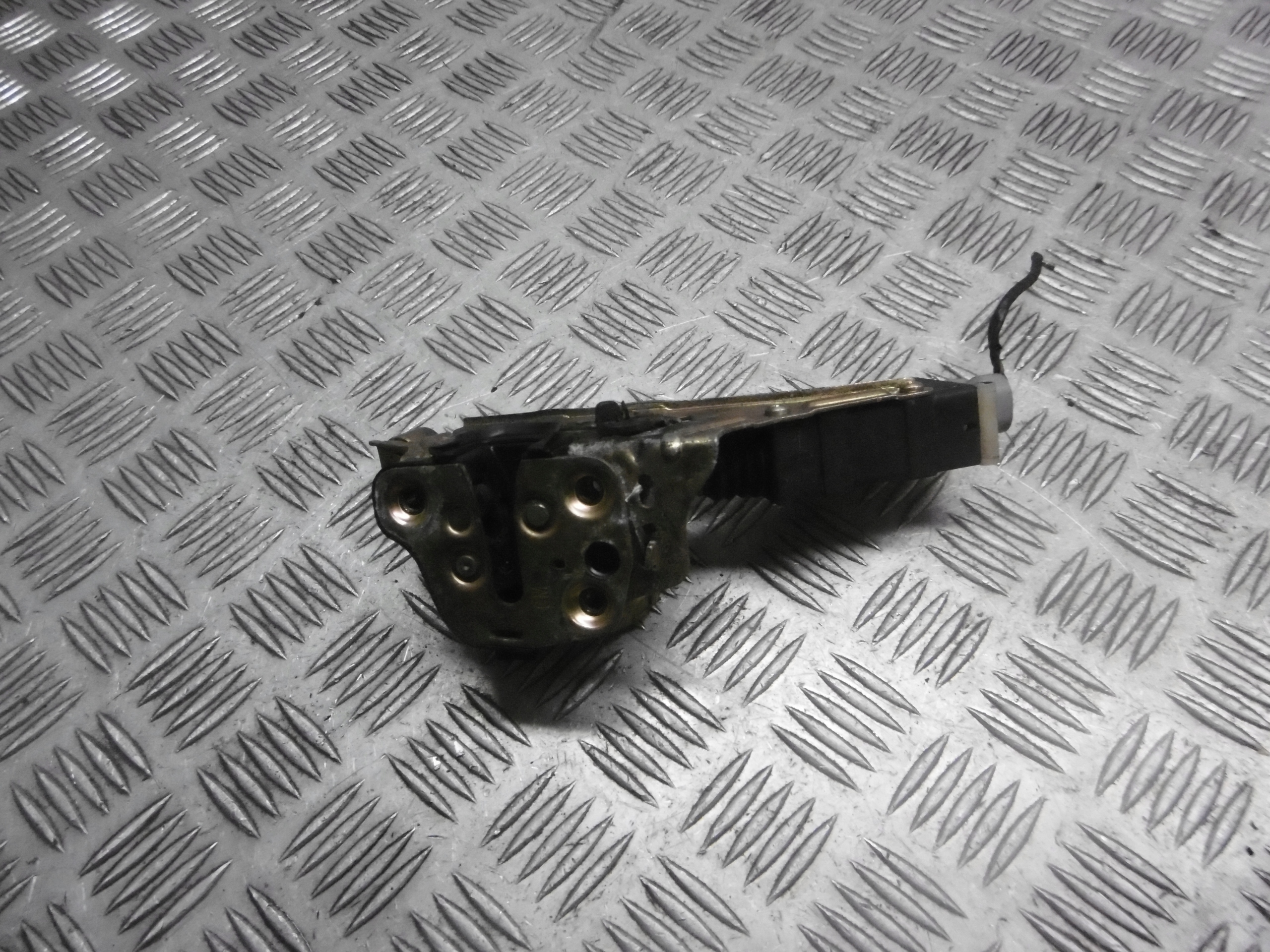 ZAMEK DRZWI LEWY TYŁ OPEL OMEGA B