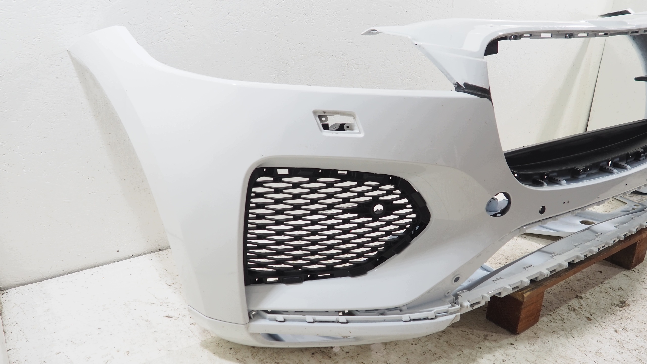 Jaguar F Pace R Dynamic lift bumper front front MK83-17F003-AA