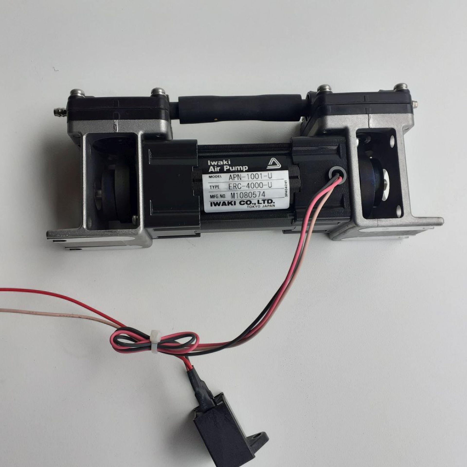 Pompa próżni IWAKI 100V APN-1001-U Model APN-1001-U