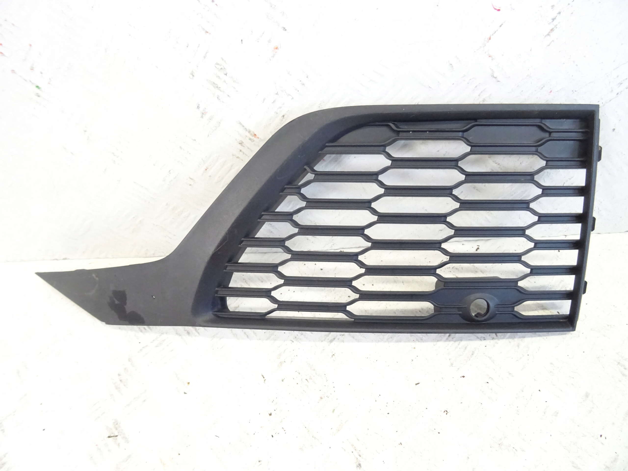 grid of a bumper front front left AUDI Q7 4M LIFT 4M0807681