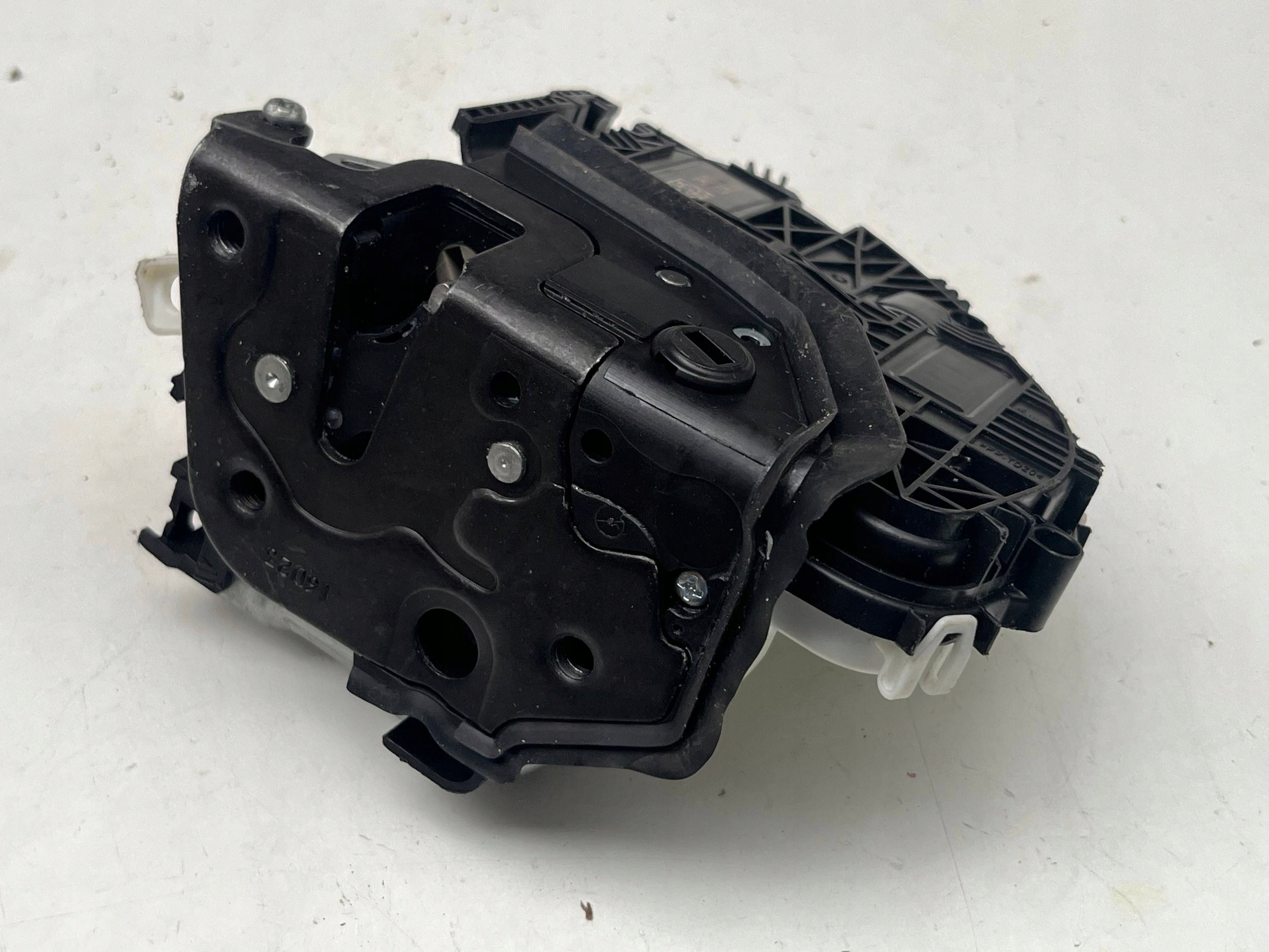 AUDI A4 B9 lock door right rear part 8X0839016F @M