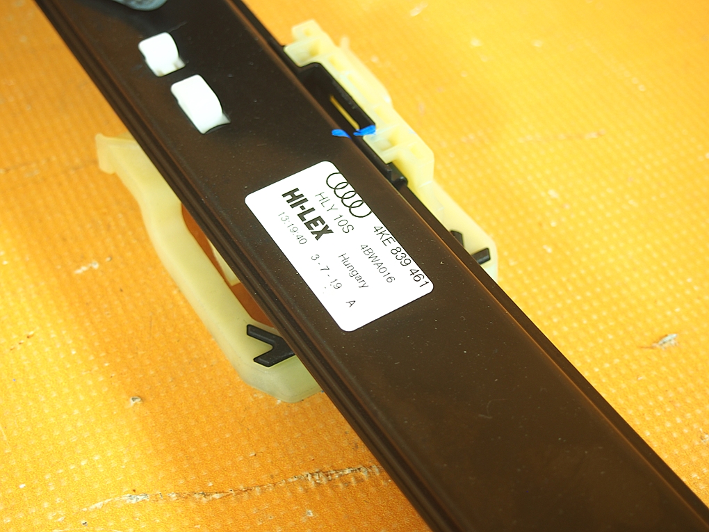 Audi E-Tron 55 4KE 25KM Prowadnica Szyby Tył LEWA 4ke839461 / 4k0959802 Jakość części (zgodnie z GVO) O - oryginał z logo producenta pojazdu (OE)