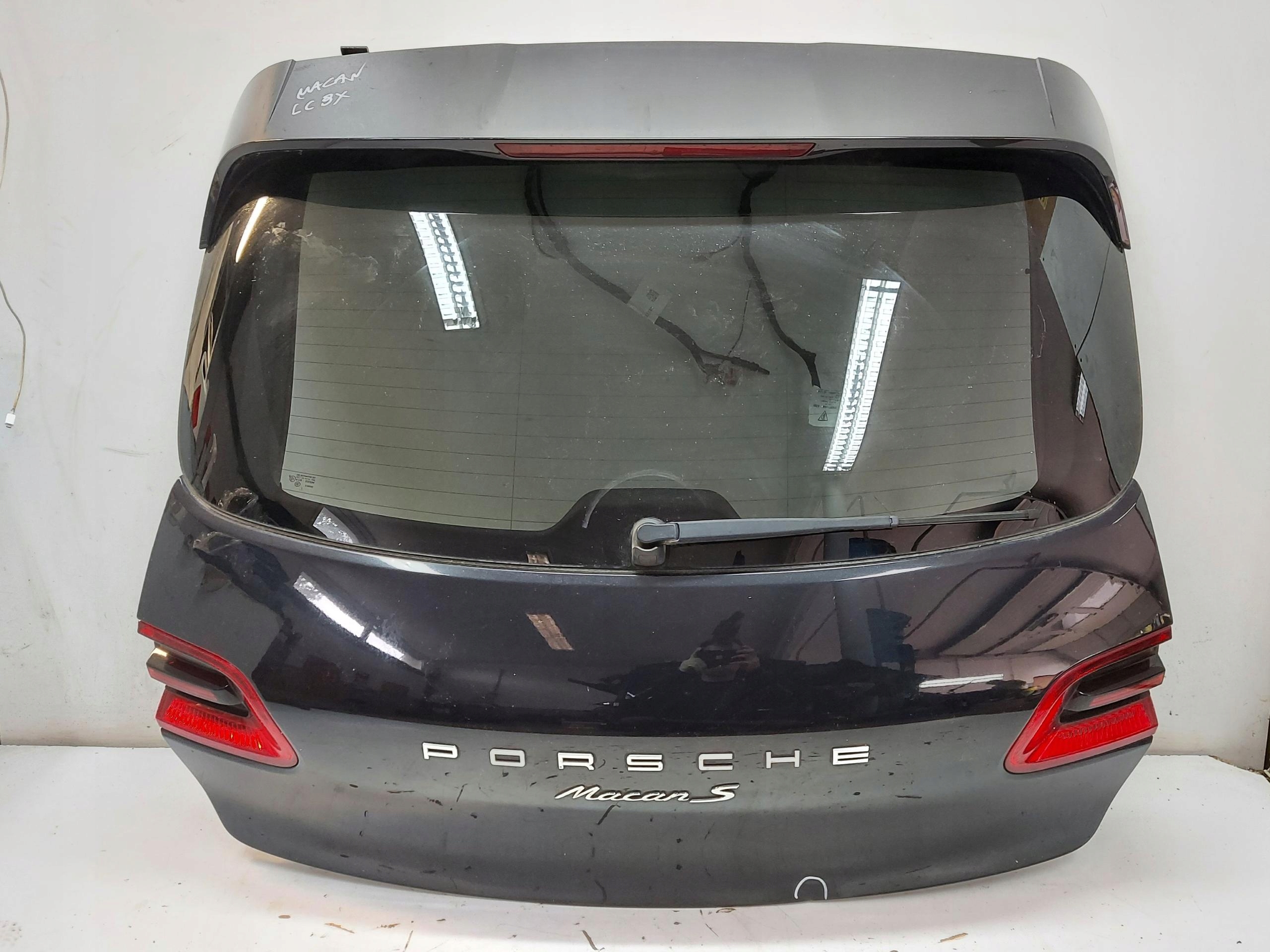 PORSCHE MACAN S 95B trunk door cover boot LC9X