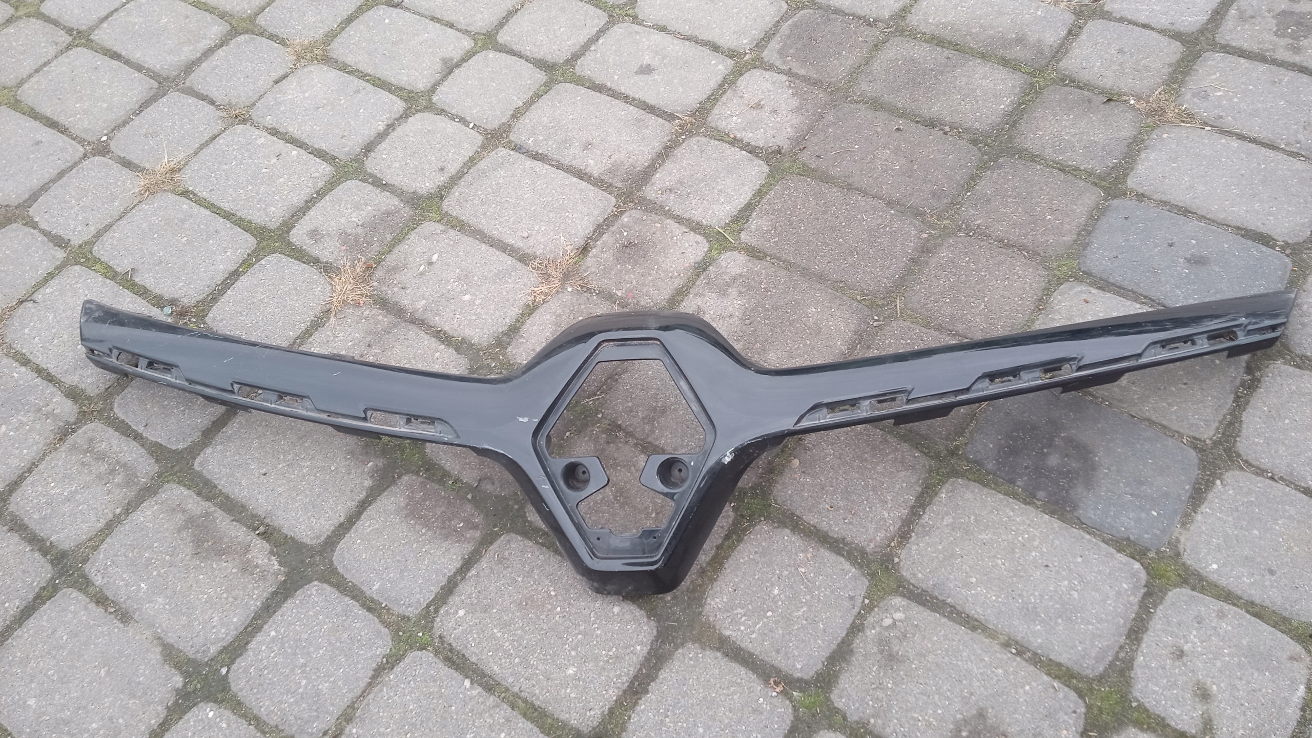 renault CAPTUR II решетка радиатора накладка 623829844R