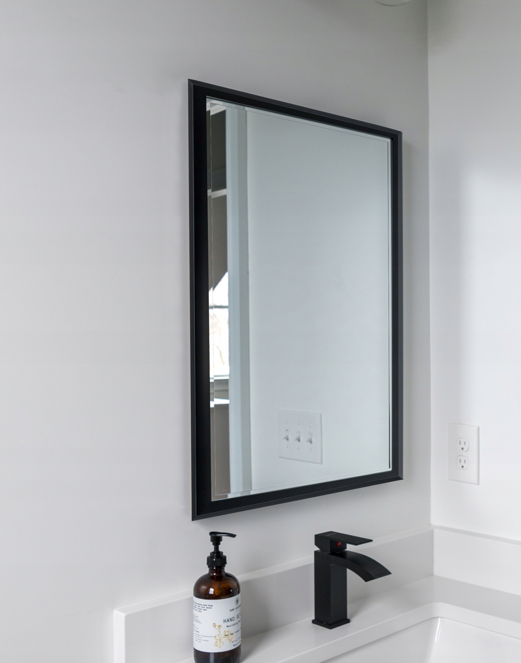 

Lustro łazienkowe fazowane z czarnym szkłem 55x75