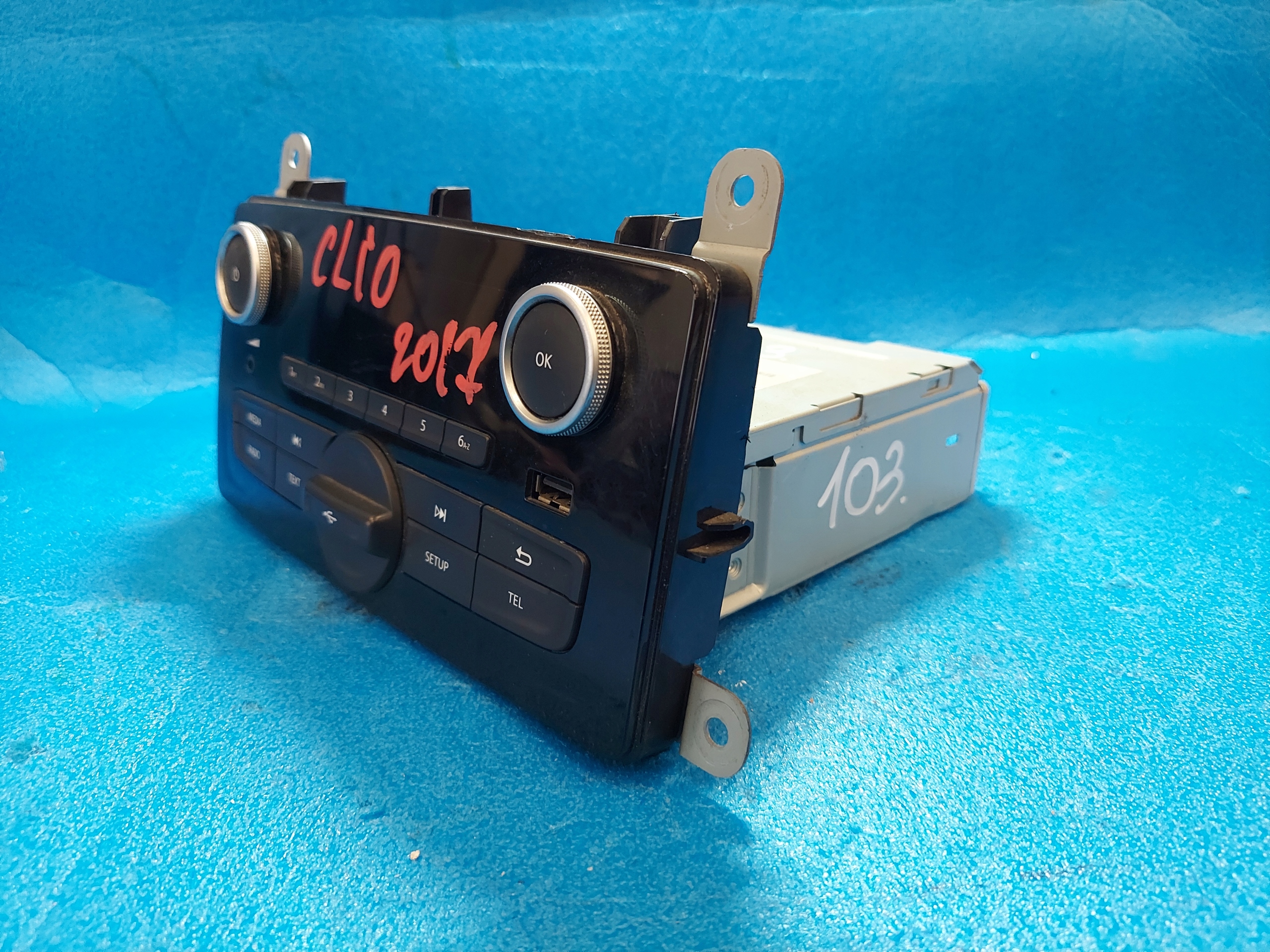 RADIO EKRAN CLIO IV 281077