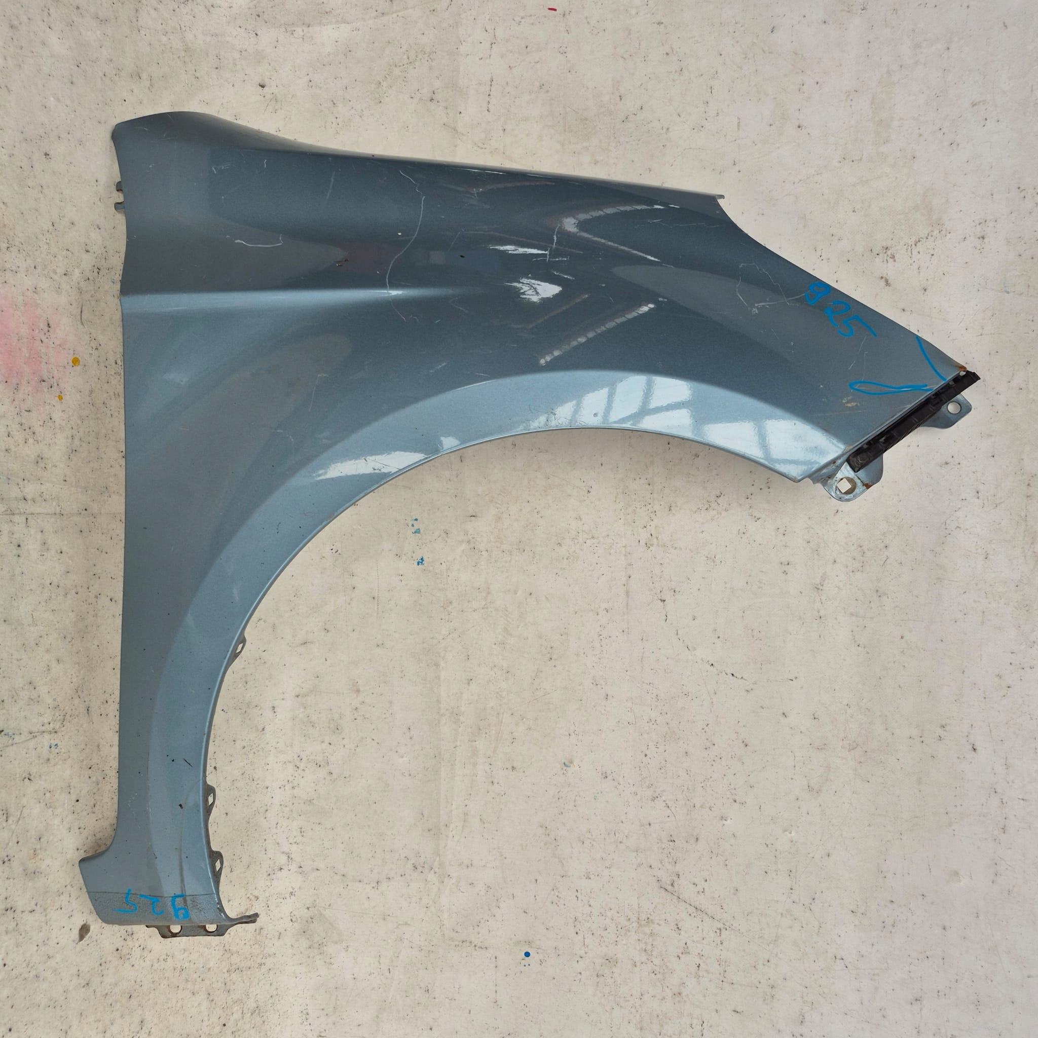 HYUNDAI I20 and 1 08-12 fender front front right